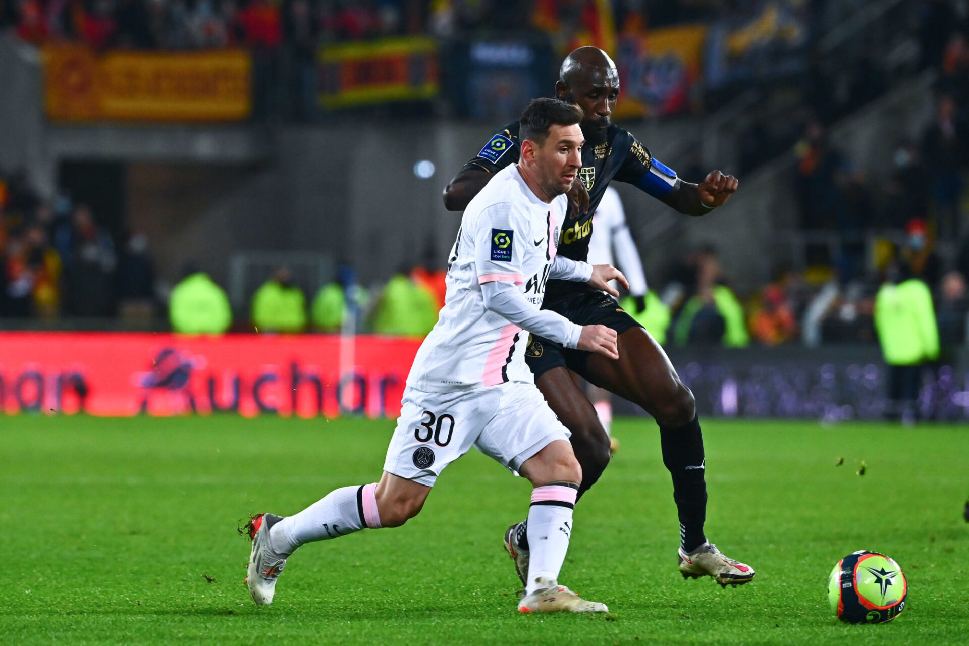 Seko Fofana et le RC Lens ont fait r&eacute;gner leur loi face au PSG de Lionel Messi. Icon Sport