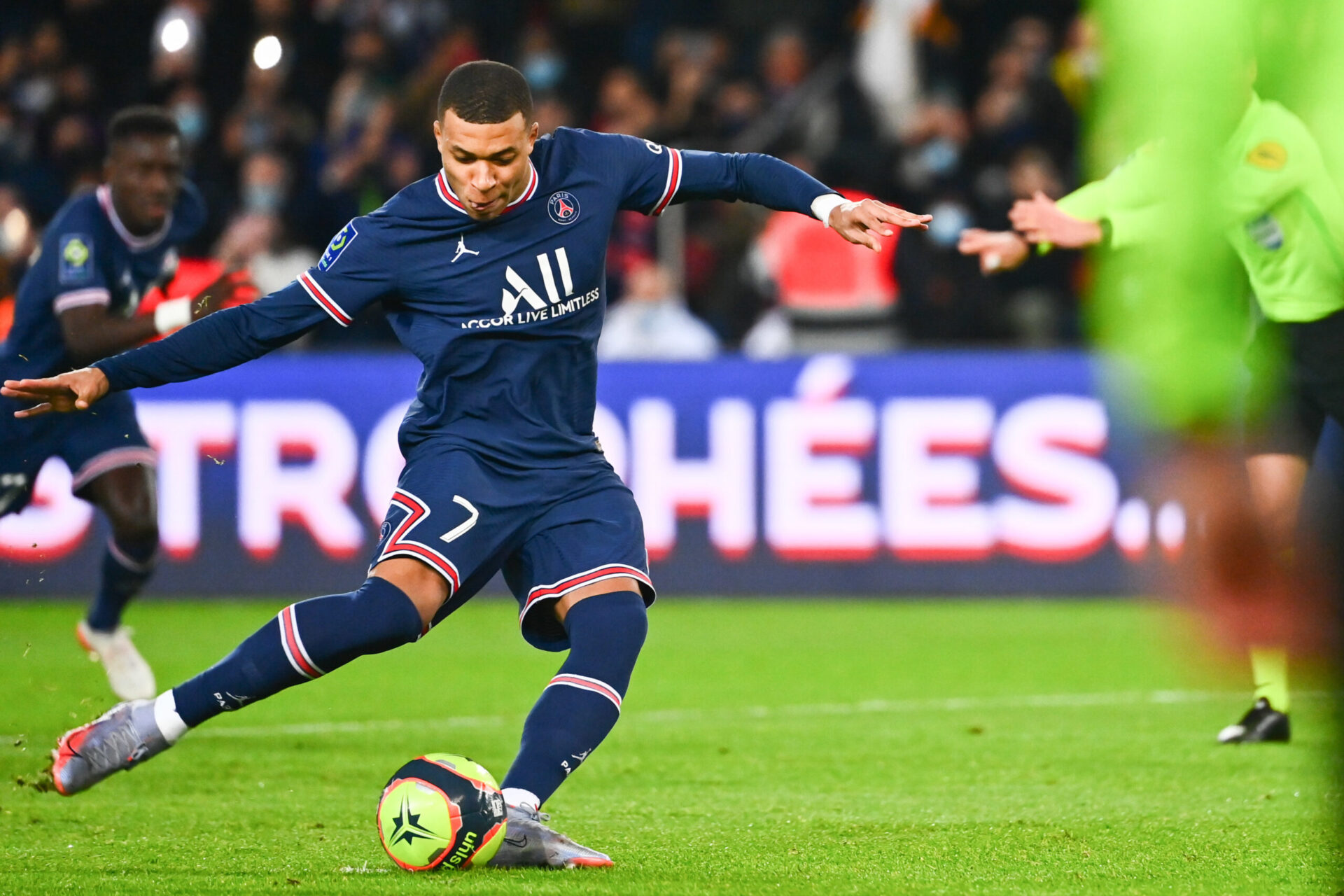 L'ouverture du score sur penalty de Mbapp&eacute; (iconsport)
