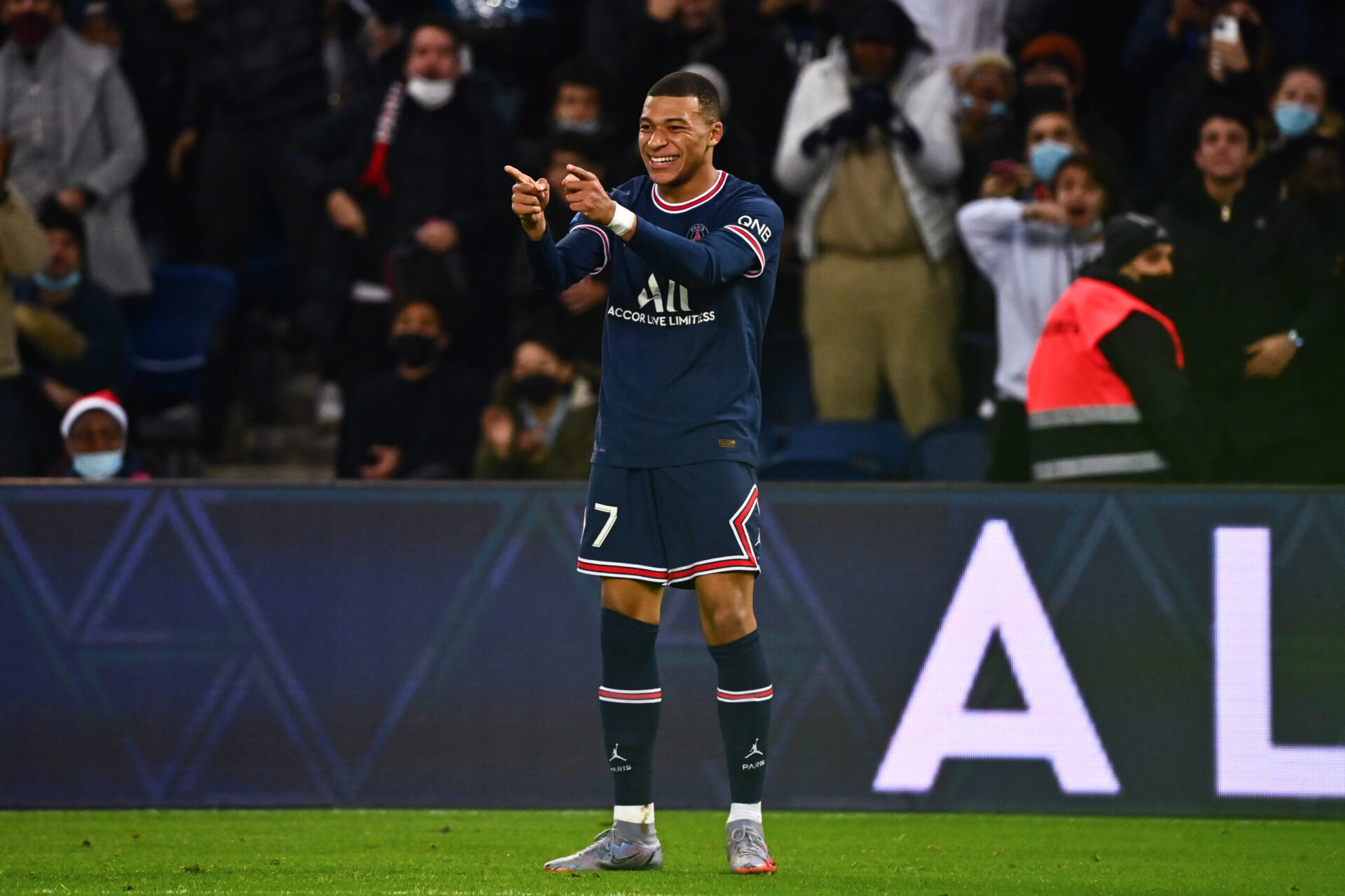 Kylian Mbapp&eacute; c&eacute;l&egrave;bre son second but lors de la rencontre contre Monaco, dimanche 12 d&eacute;cembre 2021 (IconSport)