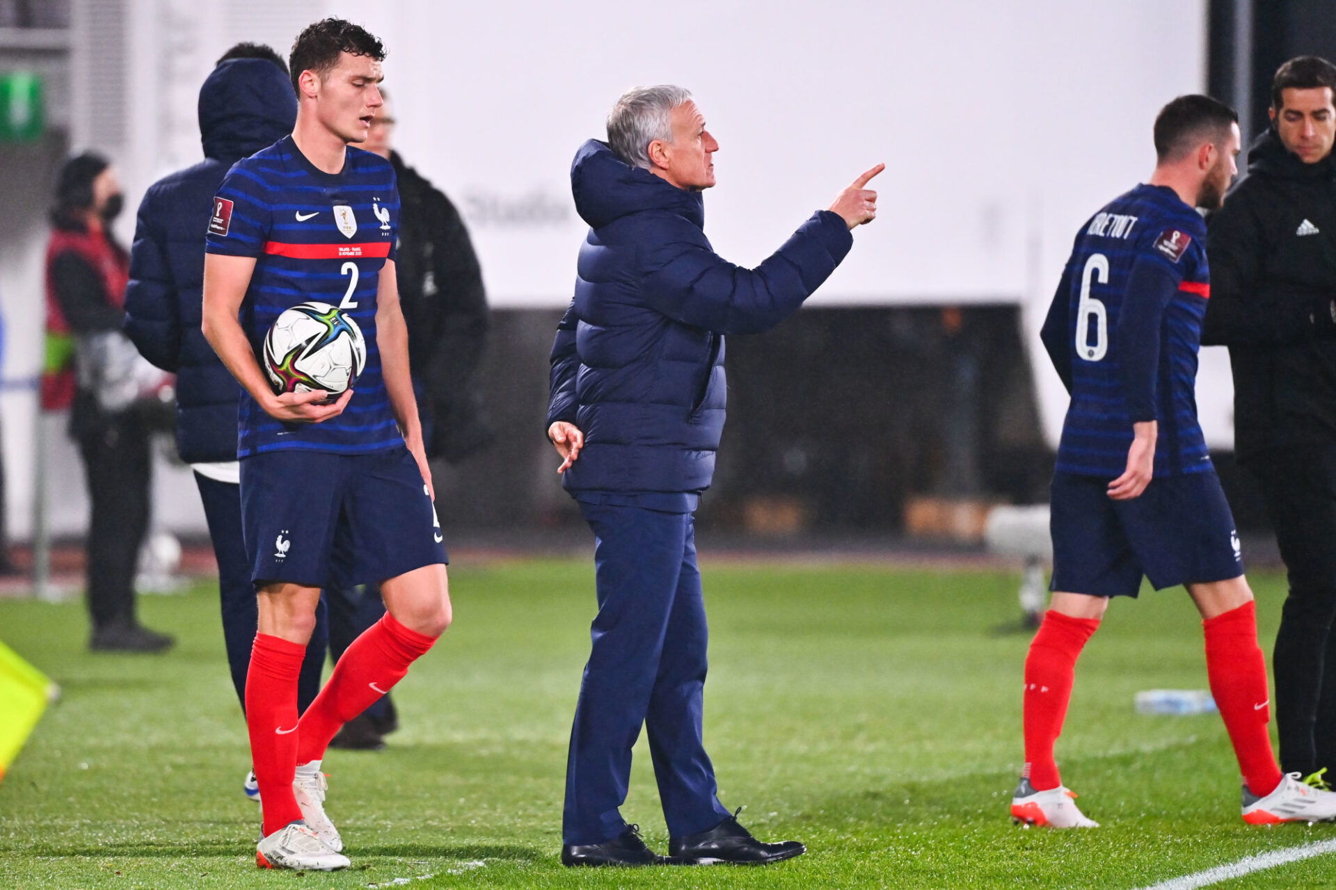 Benjamin Pavard aux c&ocirc;t&eacute;s de Robert Lewandowski au Bayern. Icon Sport
