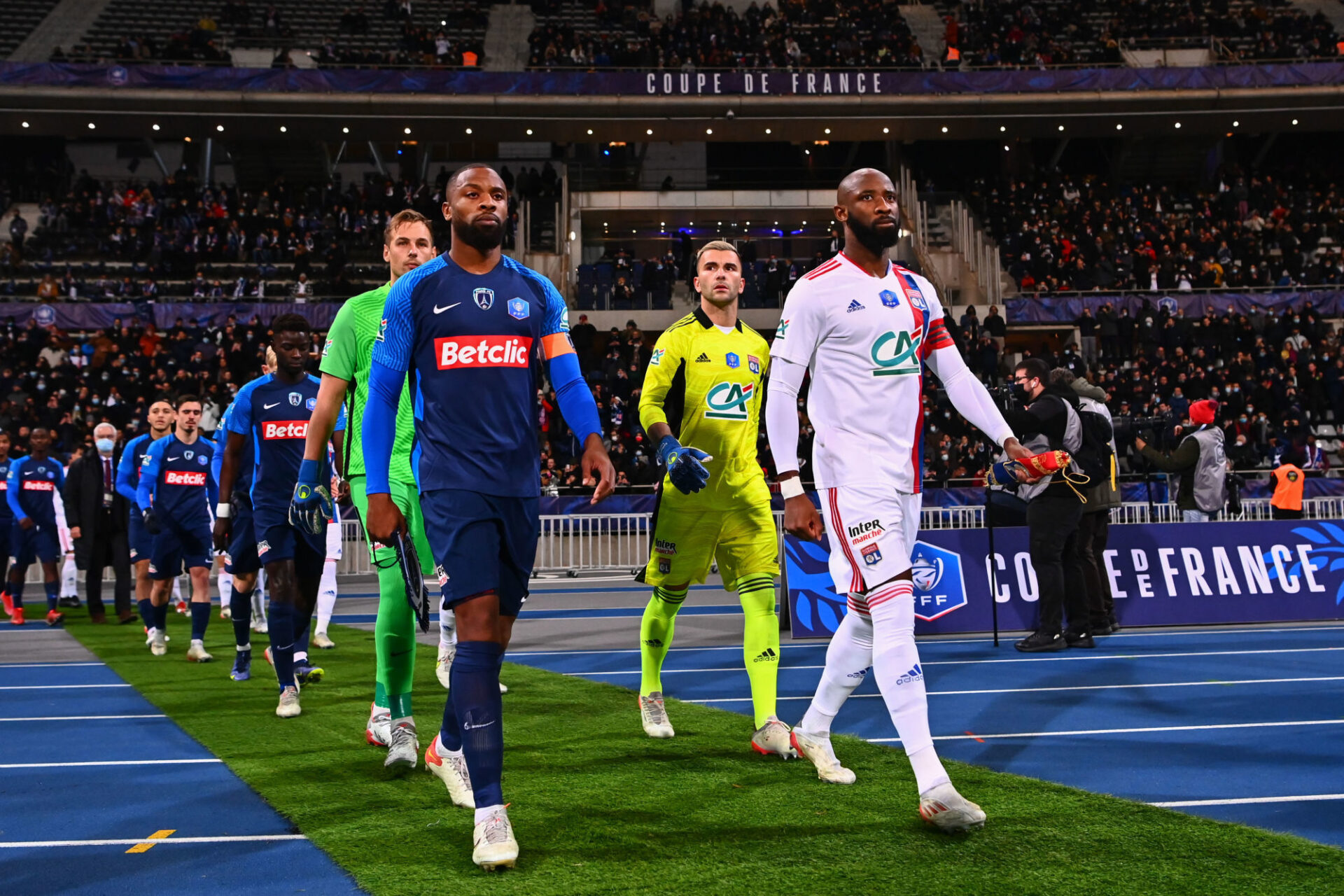 Des bagarres en tribunes entre supporters avaient forc&eacute; l'arbitre du match Paris FC - OL &agrave; arr&ecirc;ter d&eacute;finitivement la rencontre. Icon Sport 