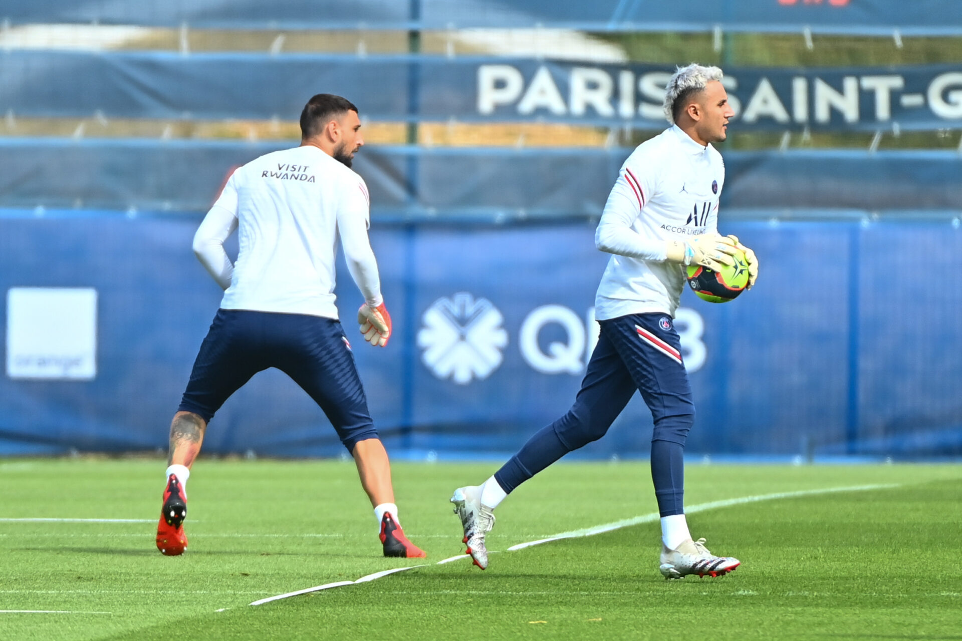 Avant Paris - Nice, Donnarumma a présenté le trophée Yachine au Parc des Princes (iconsport) Avant Paris - Nice, Donnarumma a présenté le trophée Yachine au Parc des Princes (iconsport)