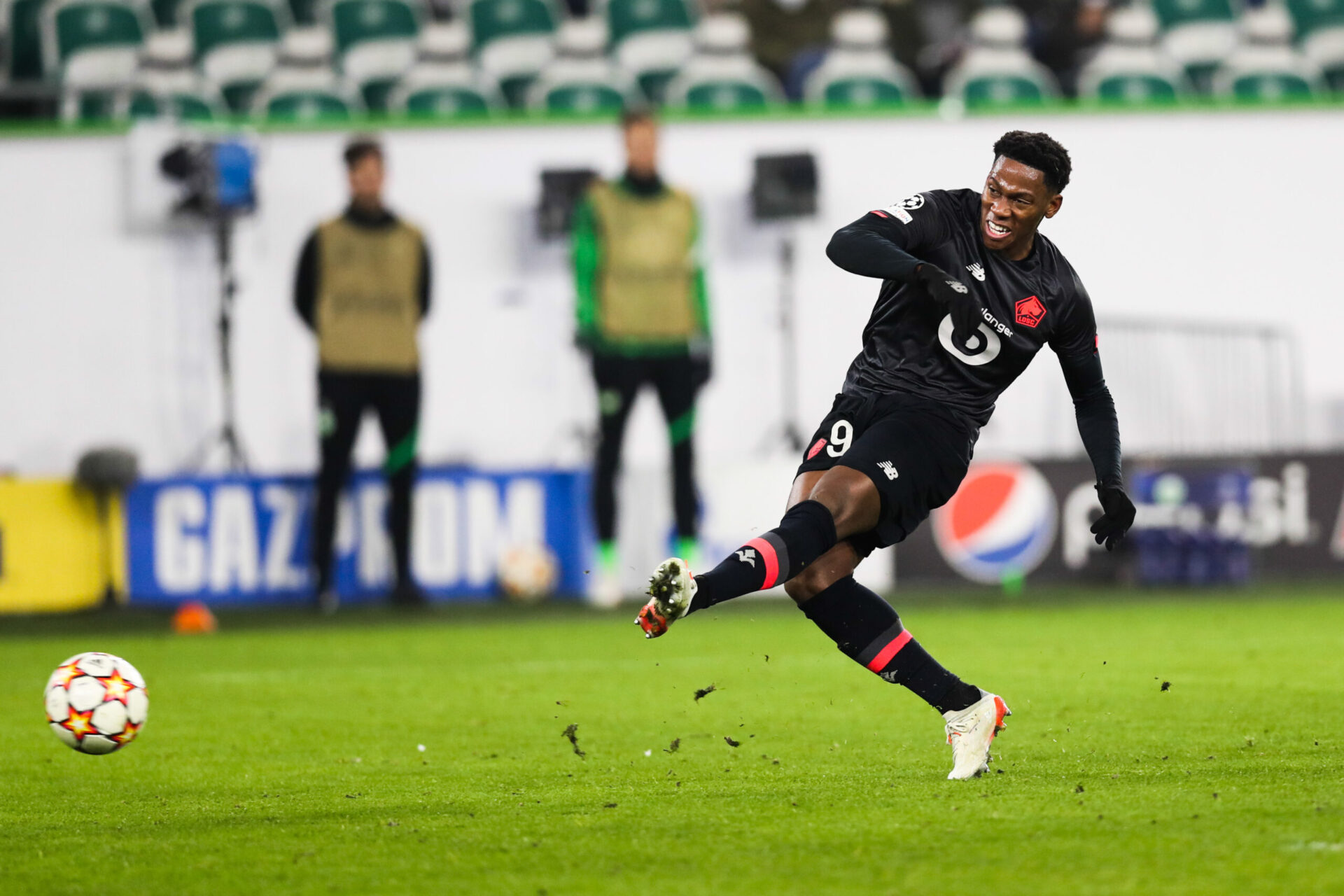 En gagnant &agrave; Wolfsburg, le LOSC s'est qualifi&eacute; pour la deuxi&egrave;me phase finale de Ligue des champions de son histoire (iconsport)
