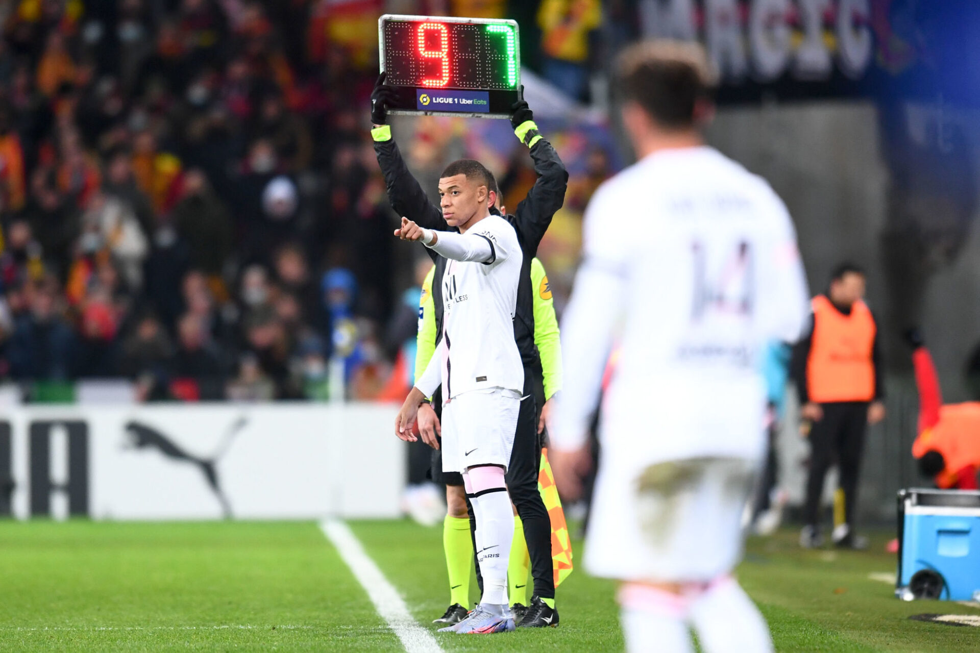 Seko Fofana et le RC Lens ont fait r&eacute;gner leur loi face au PSG de Lionel Messi. Icon Sport