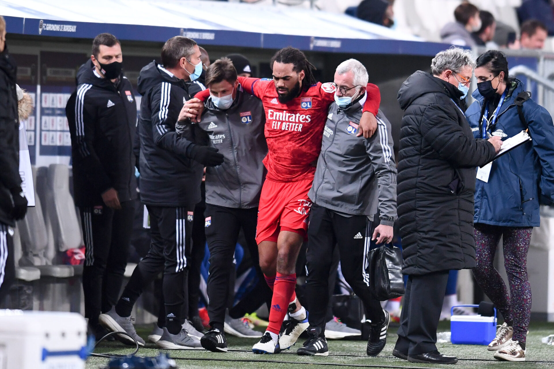 La triste image de la soir&eacute;e est la sortie de Jason Denayer sur blessure (iconsport)