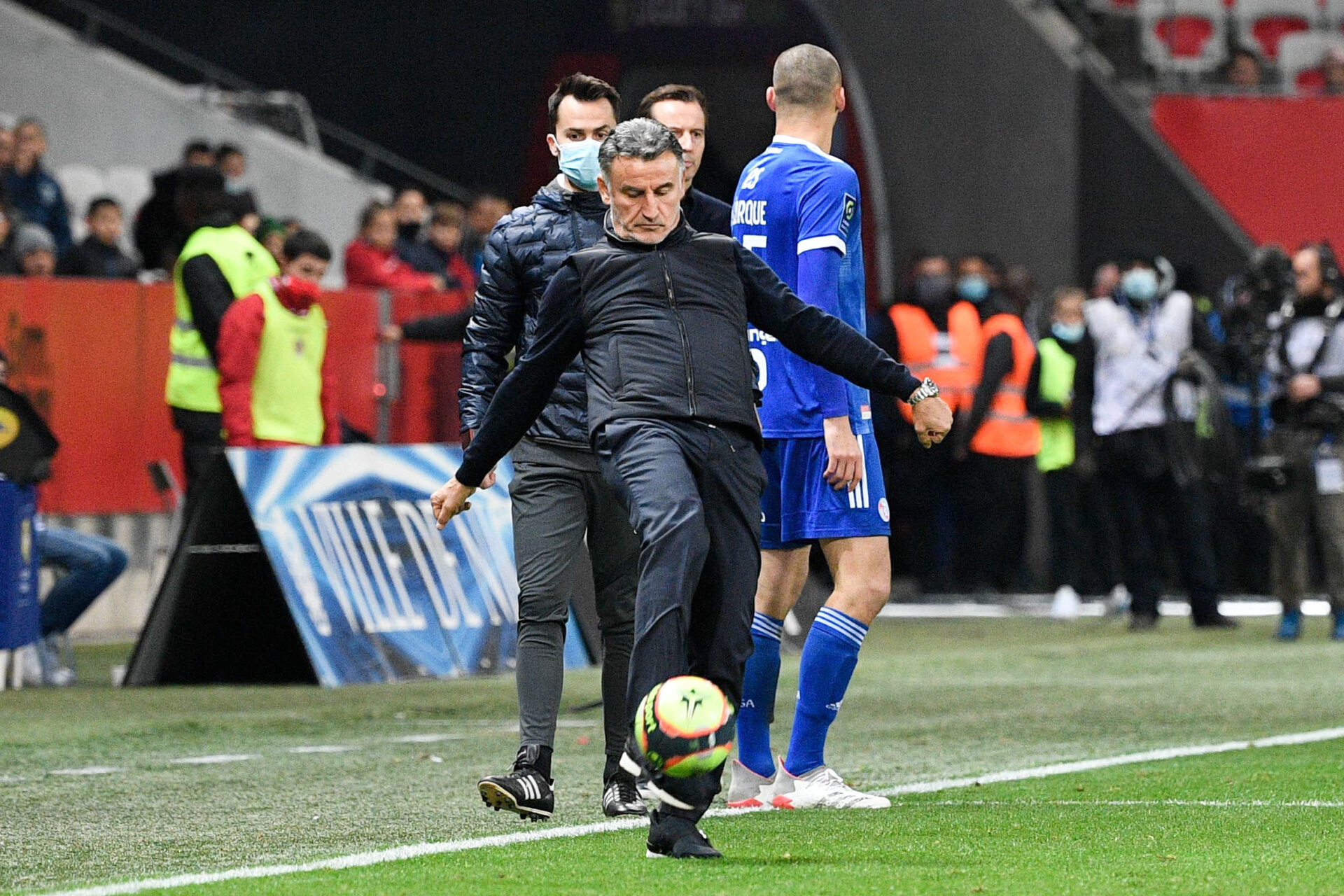 Christophe Galtier sur le banc niçois (iconsport) Christophe Galtier sur le banc niçois (iconsport)