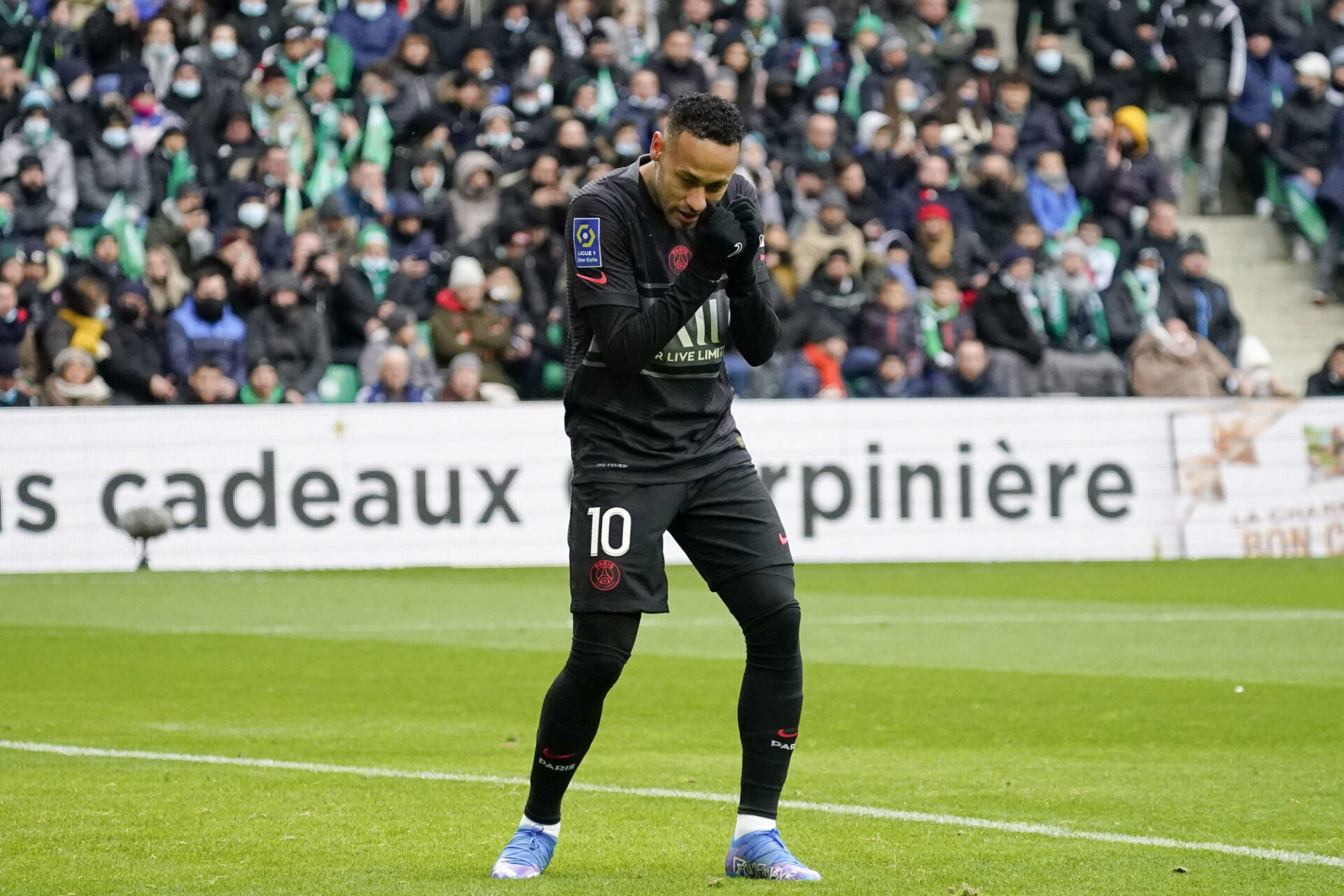 Sc&egrave;ne de joie pour Neymar avant se blessure &agrave; la cheville. (Icon Sport)