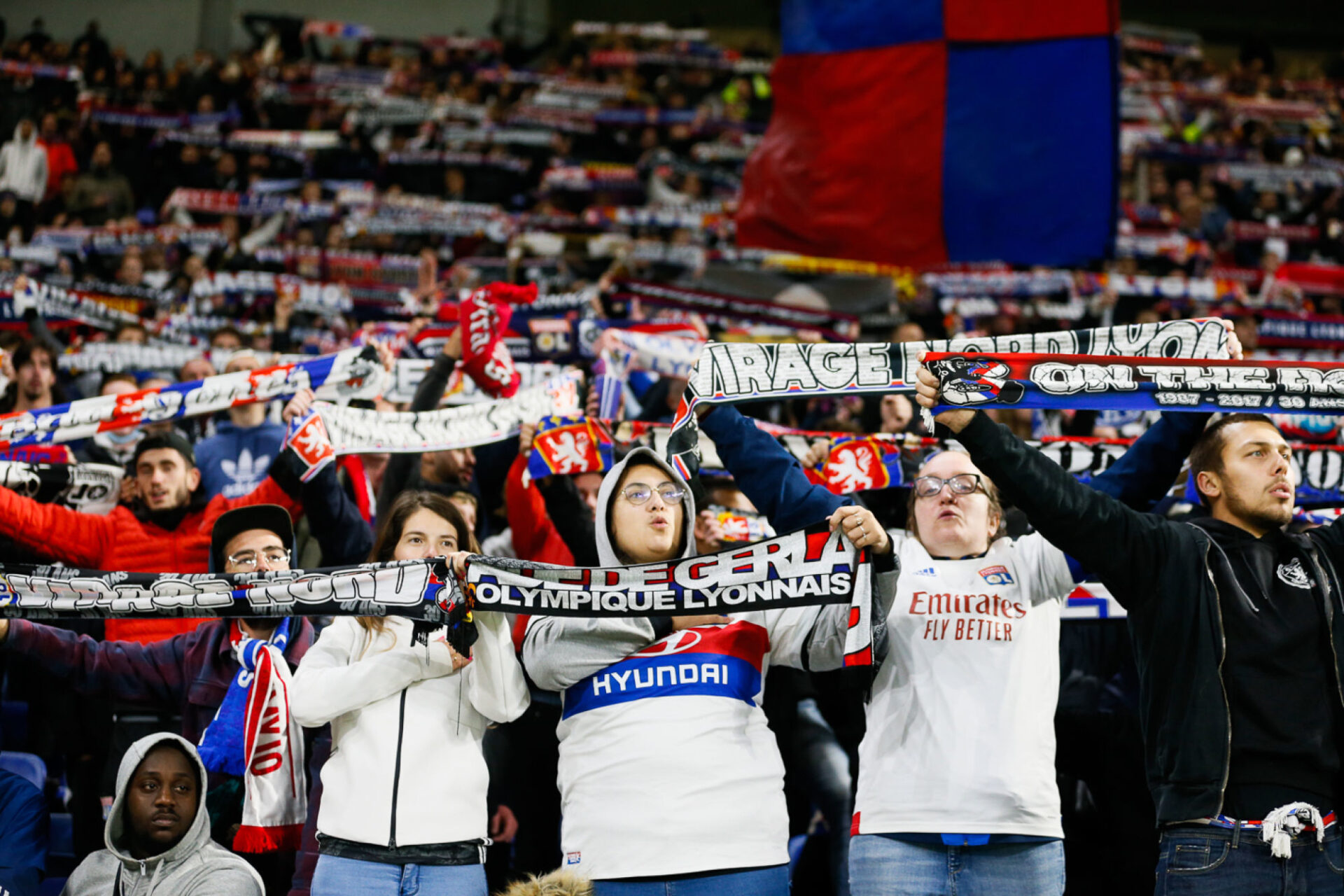 Des bagarres en tribunes entre supporters avaient forc&eacute; l'arbitre du match Paris FC - OL &agrave; arr&ecirc;ter d&eacute;finitivement la rencontre. Icon Sport 