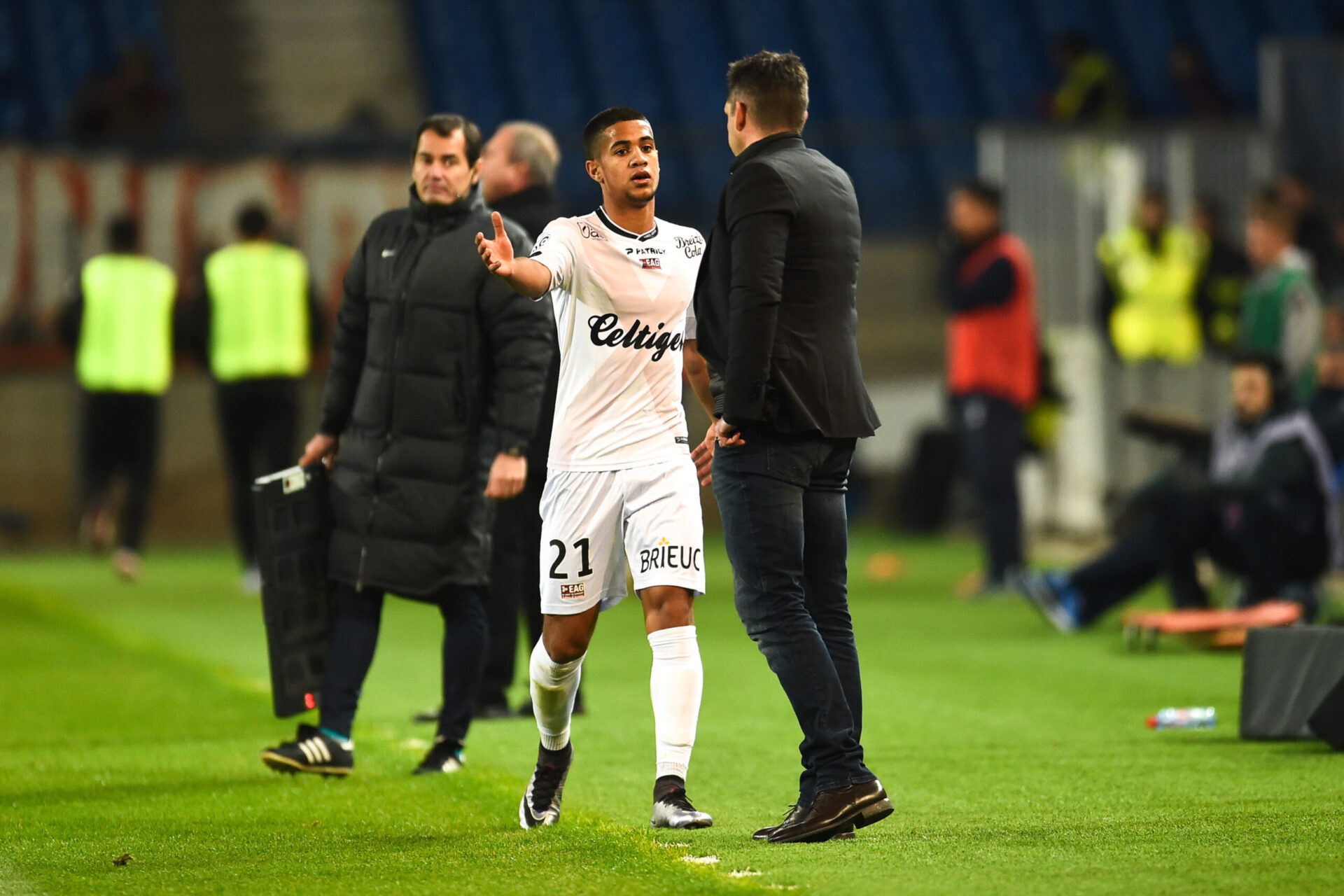 &Agrave; 23 ans, Ludovic Blas pourrait &ecirc;tre le rempla&ccedil;ant de Jonathan Ikon&eacute; au LOSC (iconsport)