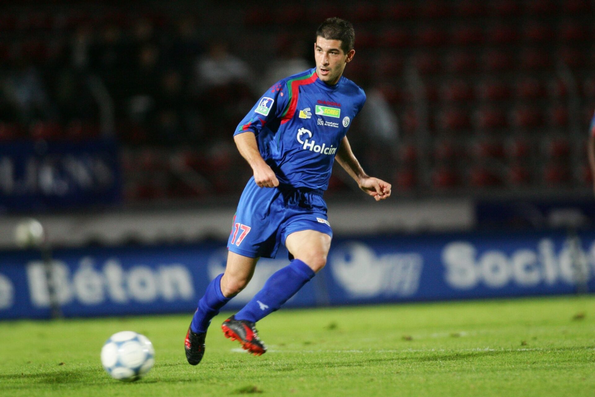 Guillaume Loriot (&agrave; gauche) face &agrave; Fran&ccedil;ois Modesto lors du match de Ligue 1 entre Le Mans et Monaco en 2006. Icon Sport