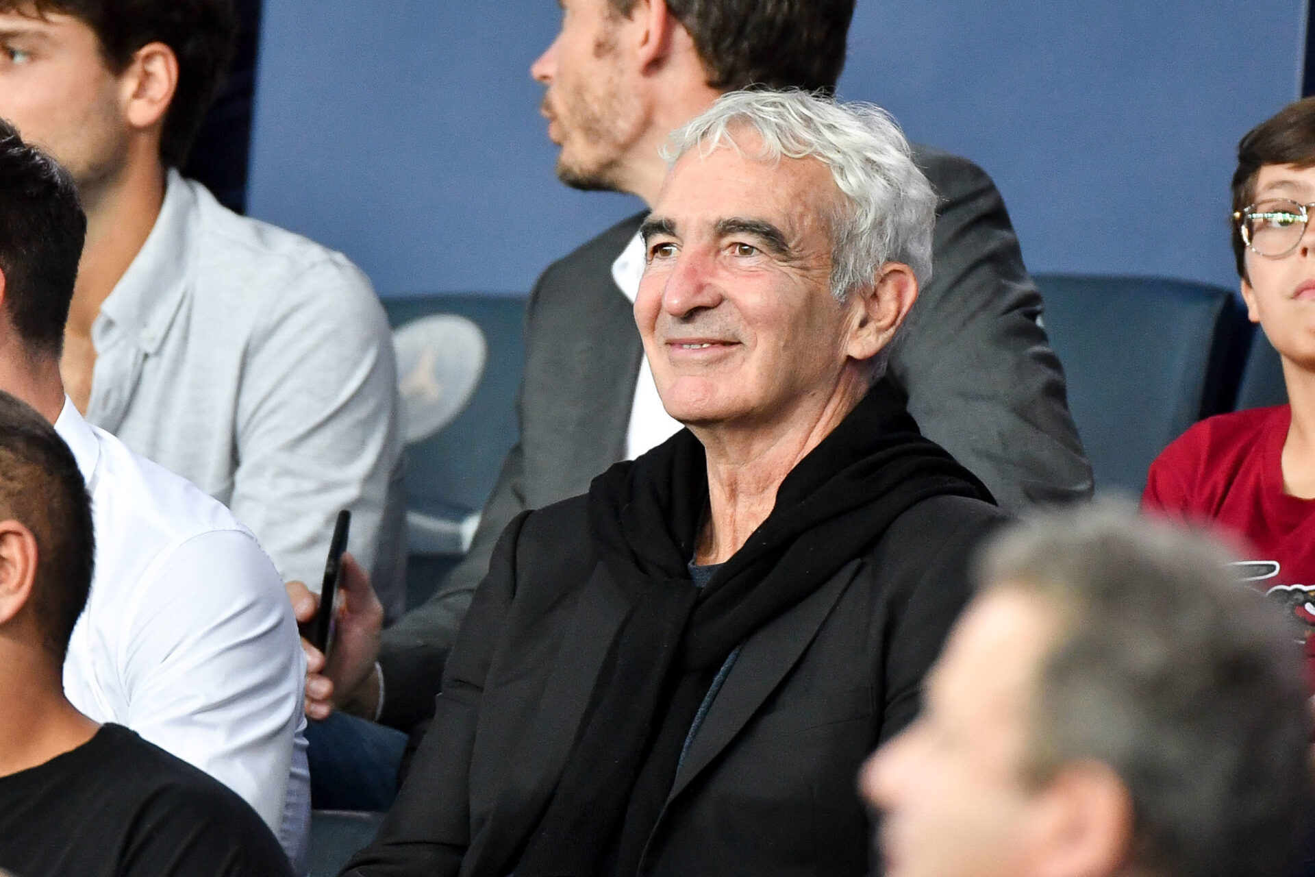 Raymond Domenech affiche toujours une mine r&eacute;jouie, mais il n'y a pas vraiment de quoi avoir le sourire... Icon Sport