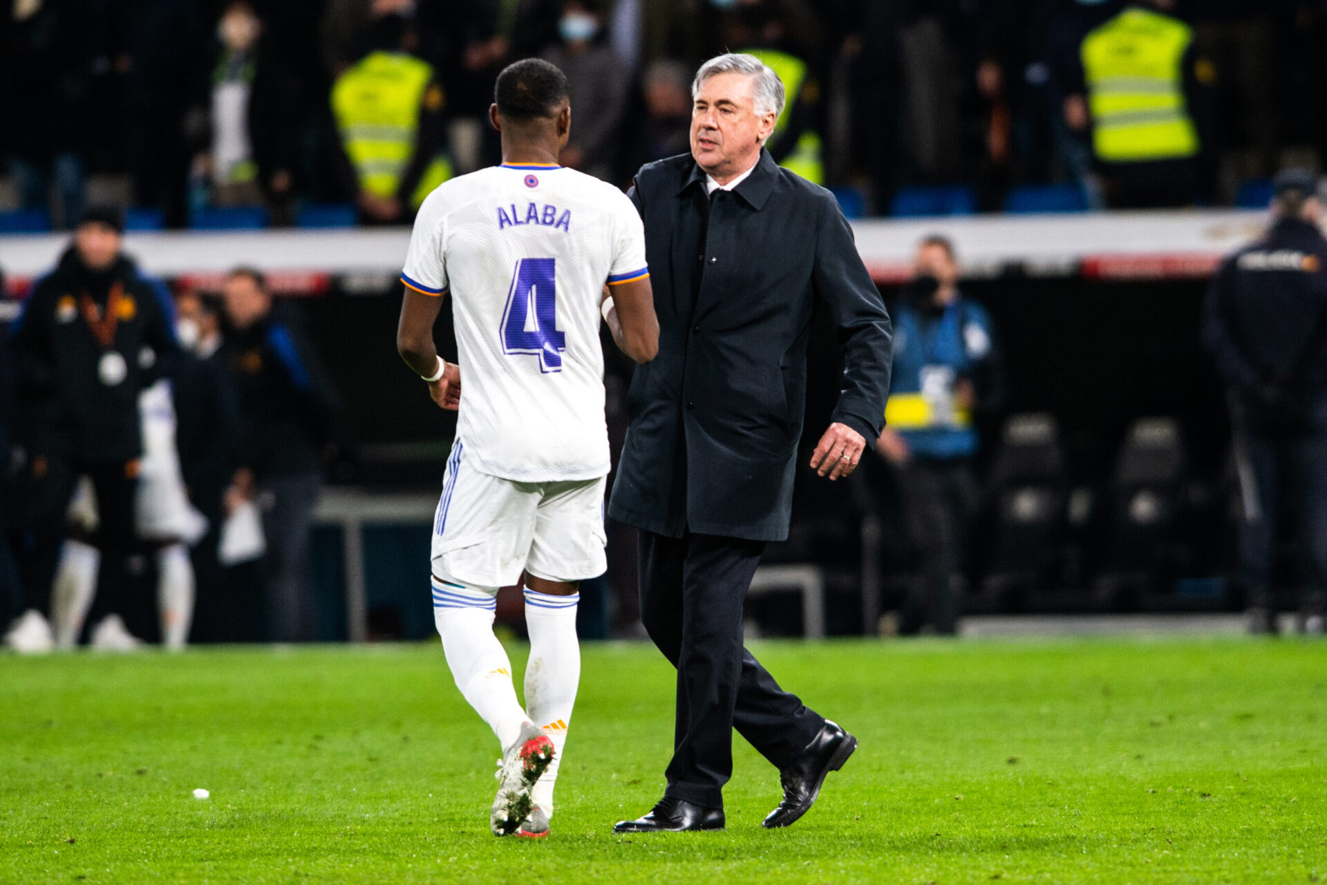 David Alaba et son entra&icirc;neur Carlo Ancelotti (IconSport)