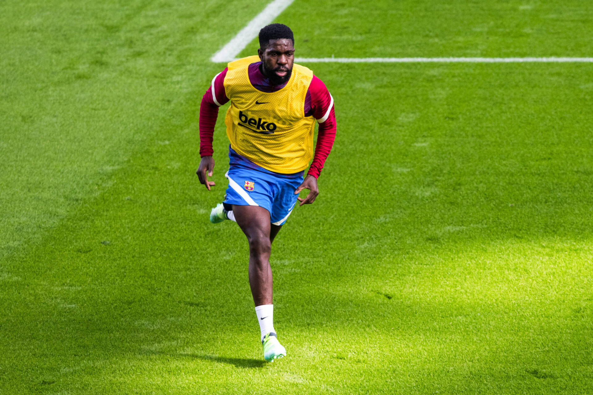 Samuel Umtiti cire le banc des rempla&ccedil;ants au Bar&ccedil;a. Icon Sport