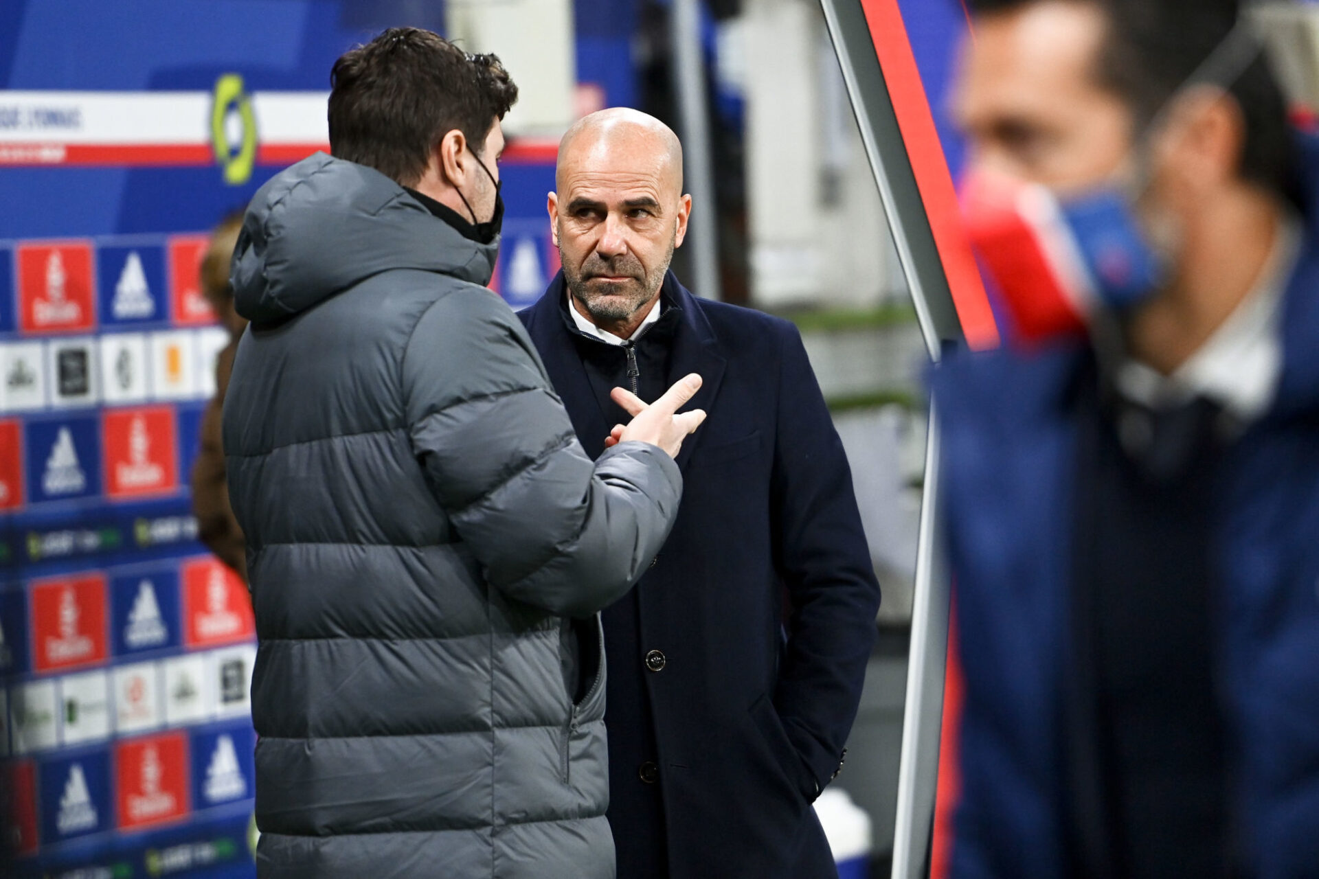 Peter Bosz échange avec Mauricio Pochettino après OL-PSG. Icon Sport Peter Bosz échange avec Mauricio Pochettino après OL-PSG. Icon Sport