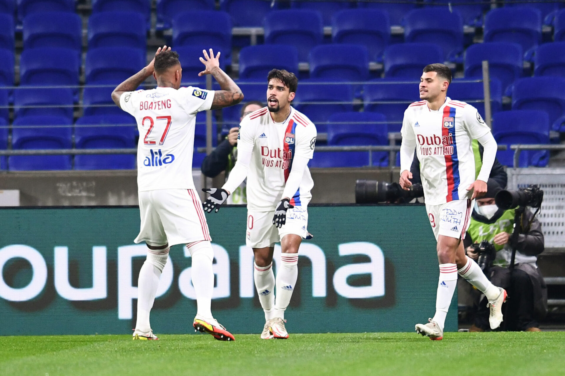 J&eacute;r&ocirc;me Boateng c&eacute;l&egrave;bre le but de Lucas Paquet&aacute; face au Paris Saint-Germain, au Groupama Stadium. Icon Sport