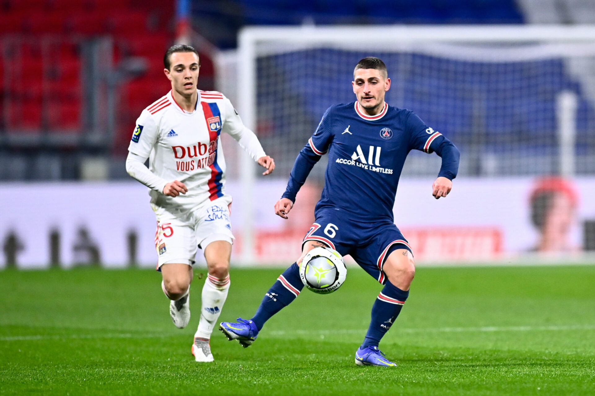 Maxence Caqueret et Marco Verratti, des profils qui se perdent en Ligue 1. Icon Sport
