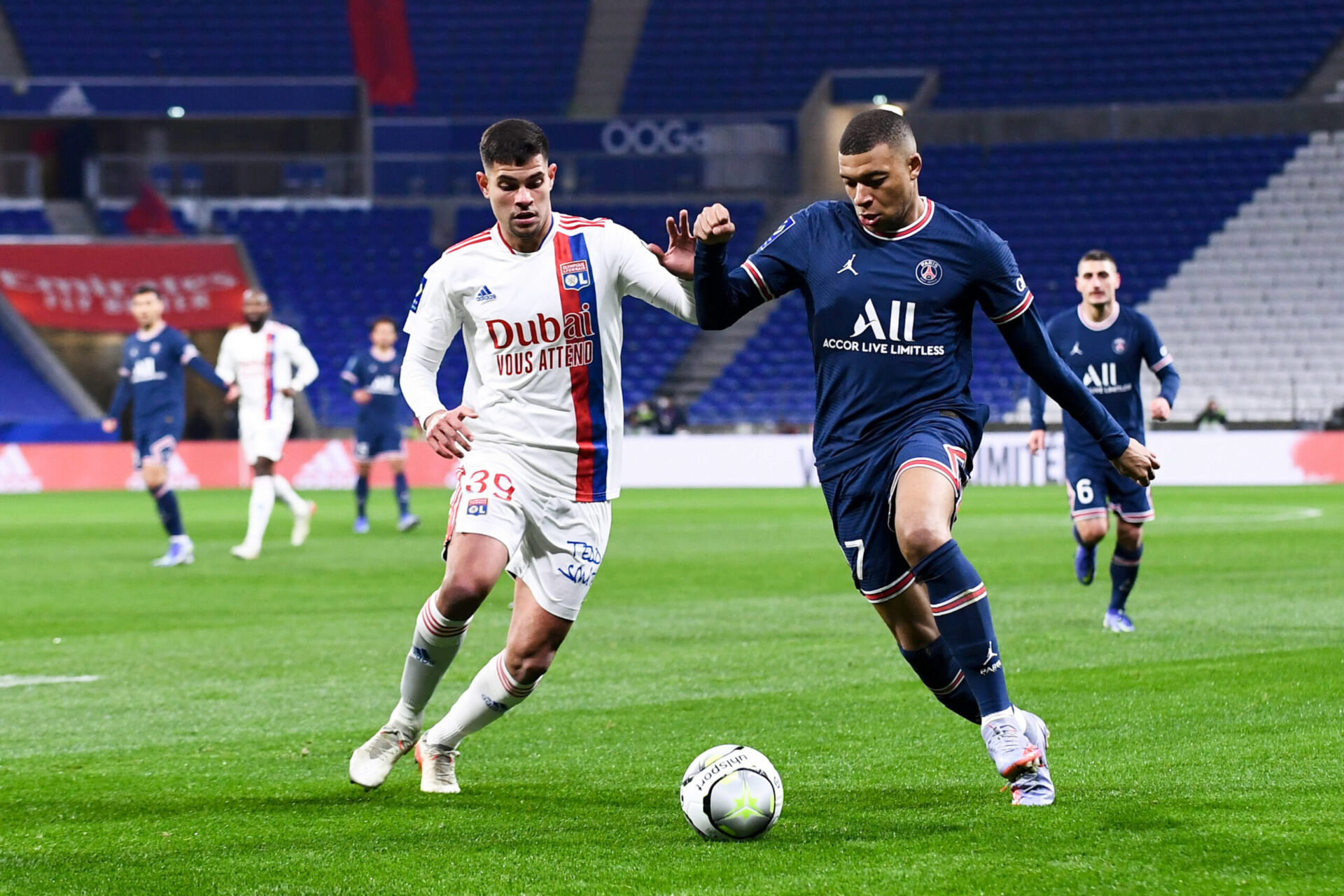 Bruno Guimarães a réalisé une performance XXL face au PSG lors de la 20ème journée de Ligue 1. Icon Sport Bruno Guimarães a réalisé une performance XXL face au PSG lors de la 20ème journée de Ligue 1. Icon Sport