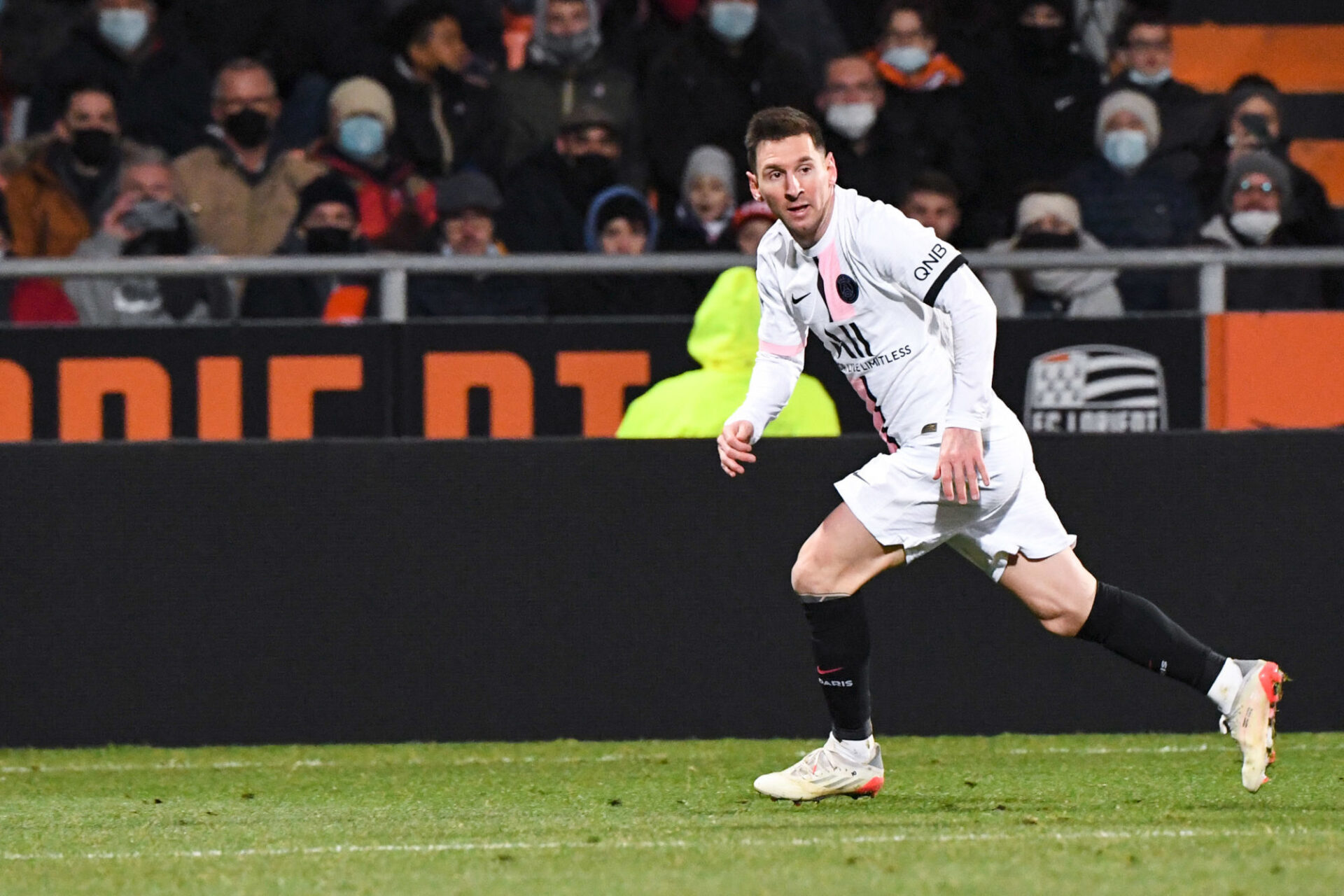 Lionel Messi pourrait retrouver ses co&eacute;quipiers &agrave; l'entra&icirc;nement pour pr&eacute;parer le match contre Lyon. (Icon Sport)