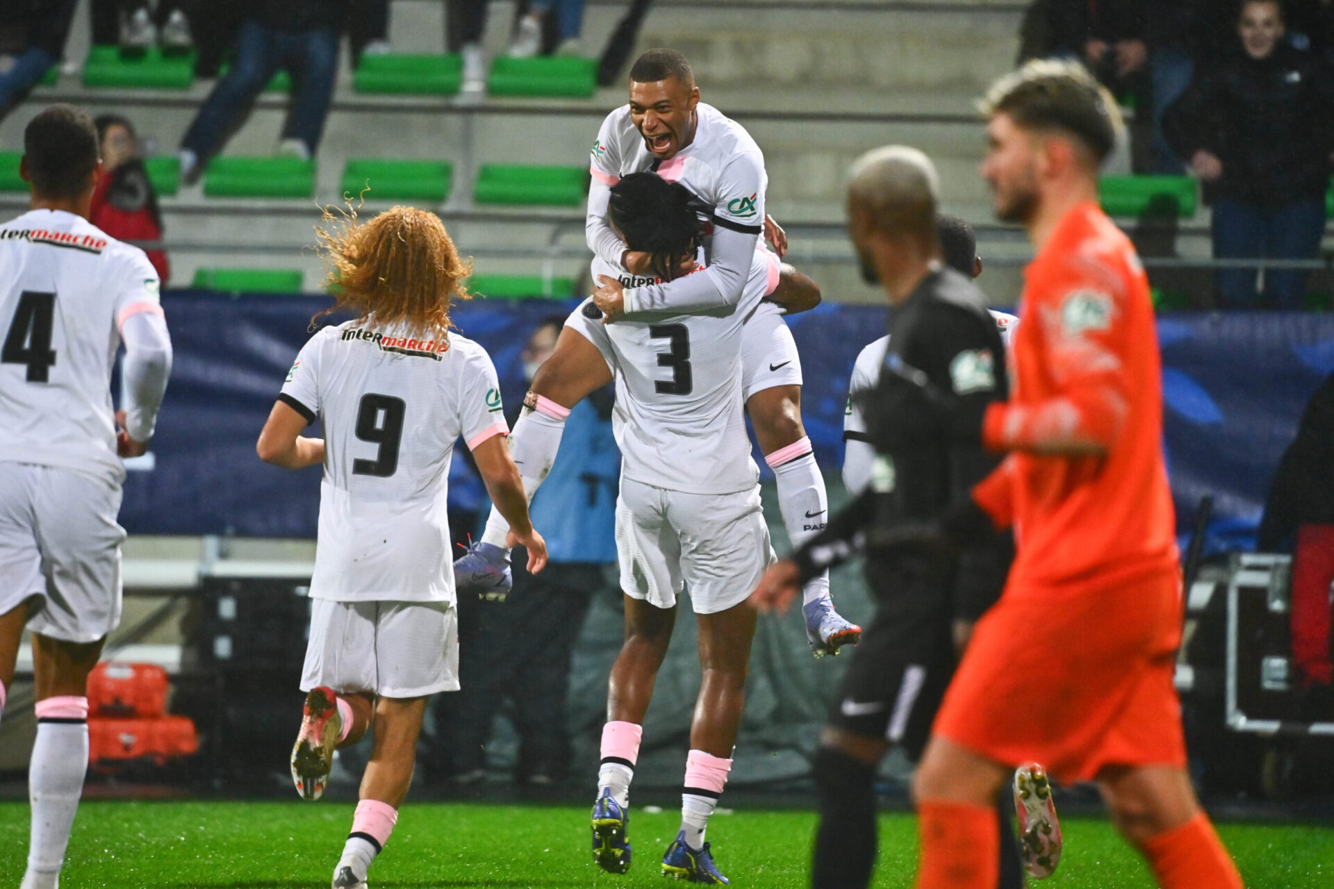 Le jeune Edouard Michut était titulaire sur la pelouse de Vannes avec le PSG, en seizième de finale de Coupe de France. Icon Sport Le jeune Edouard Michut était titulaire sur la pelouse de Vannes avec le PSG, en seizième de finale de Coupe de France. Icon Sport