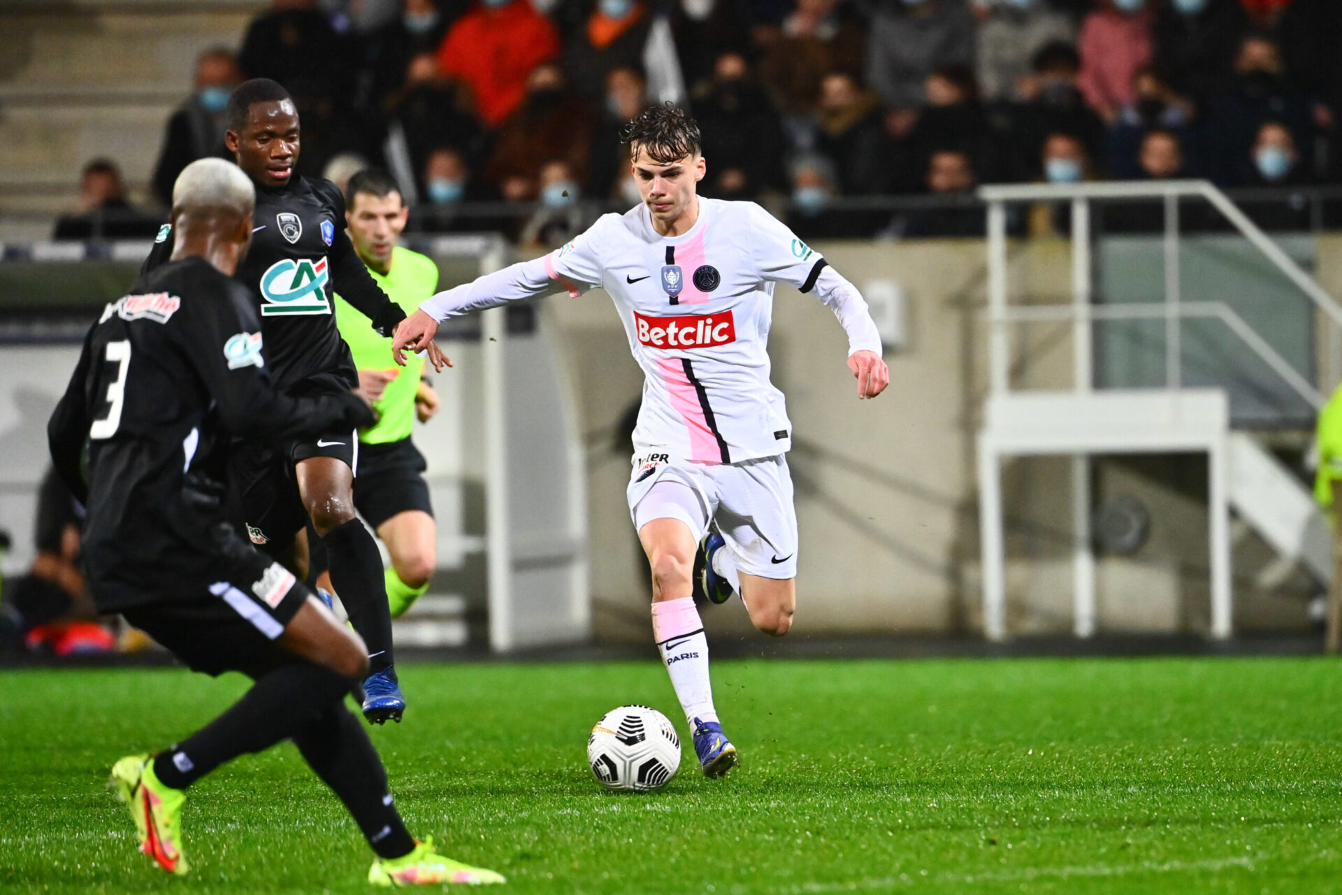 Le jeune Edouard Michut était titulaire sur la pelouse de Vannes avec le PSG, en seizième de finale de Coupe de France. Icon Sport Le jeune Edouard Michut était titulaire sur la pelouse de Vannes avec le PSG, en seizième de finale de Coupe de France. Icon Sport