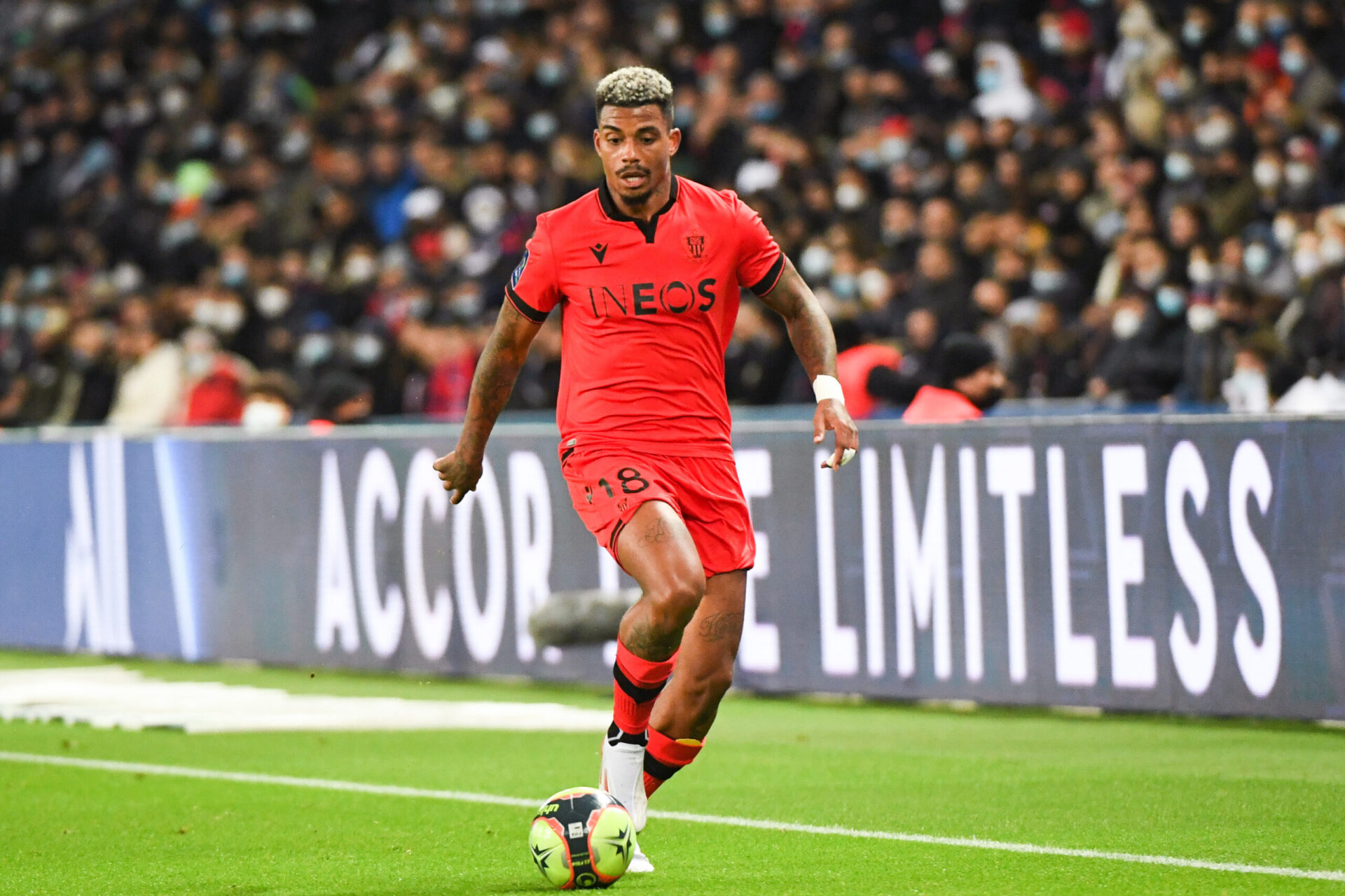 Mario Lemina, sous le maillot de l'OGC Nice, lors d'une rencontre de Ligue 1 face au PSG. Icon Sport Mario Lemina, sous le maillot de l'OGC Nice, lors d'une rencontre de Ligue 1 face au PSG. Icon Sport