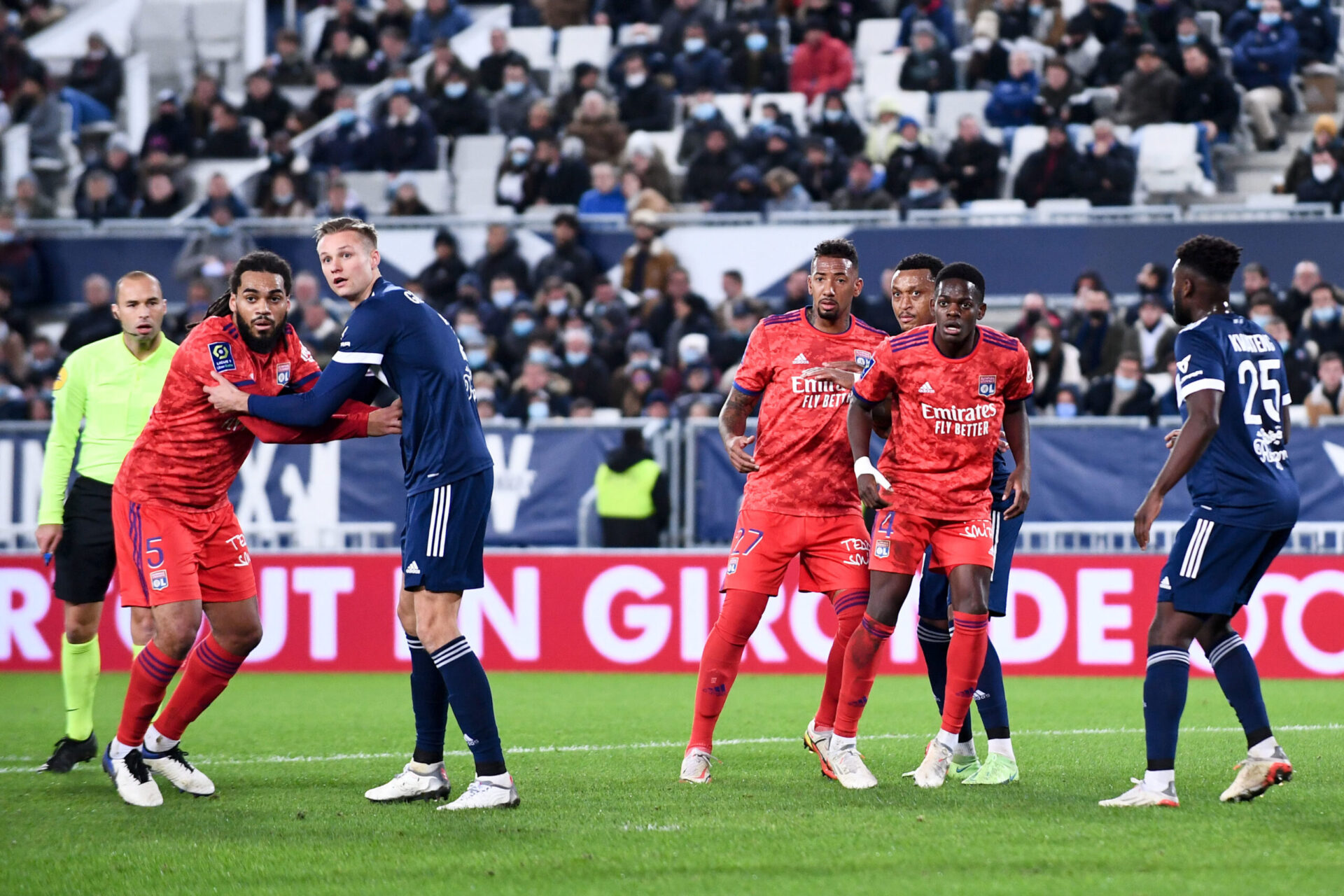 J&eacute;r&ocirc;me Boateng et l'OL ont laiss&eacute; beaucoup de points sur leur passage lors de la premi&egrave;re partie de saison. Icon Sport