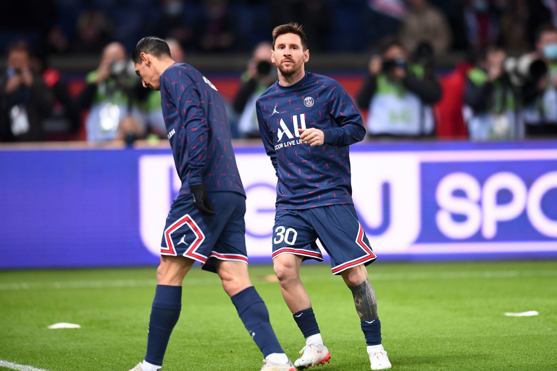  Un test positif (&Aacute;ngel Di Mar&iacute;a) en chasse un n&eacute;gatif (Lionel Messi) au PSG. Icon Sport