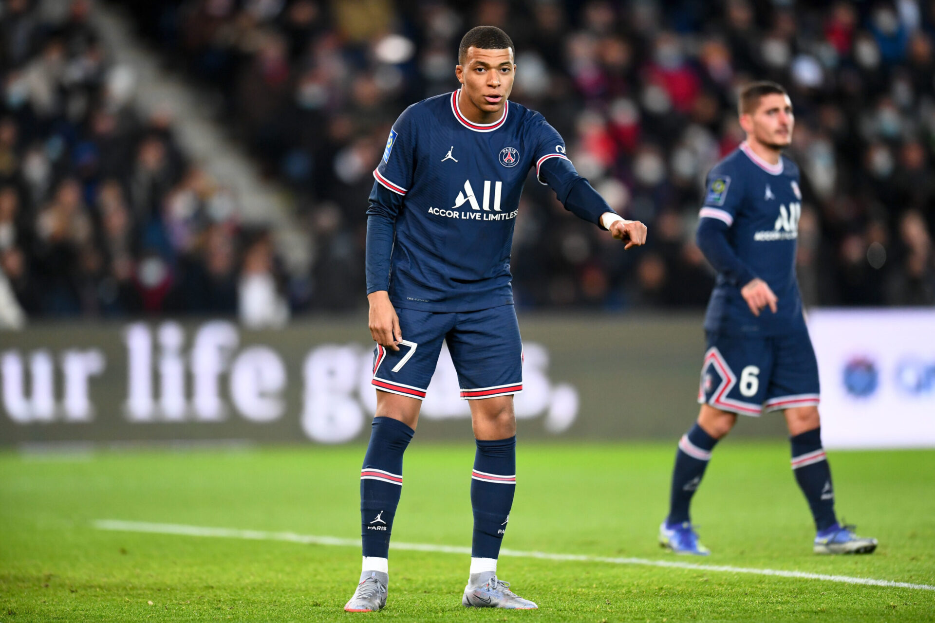 Moussa Demb&eacute;l&eacute; sera titulaire cot&eacute; lyonnais (iconsport)