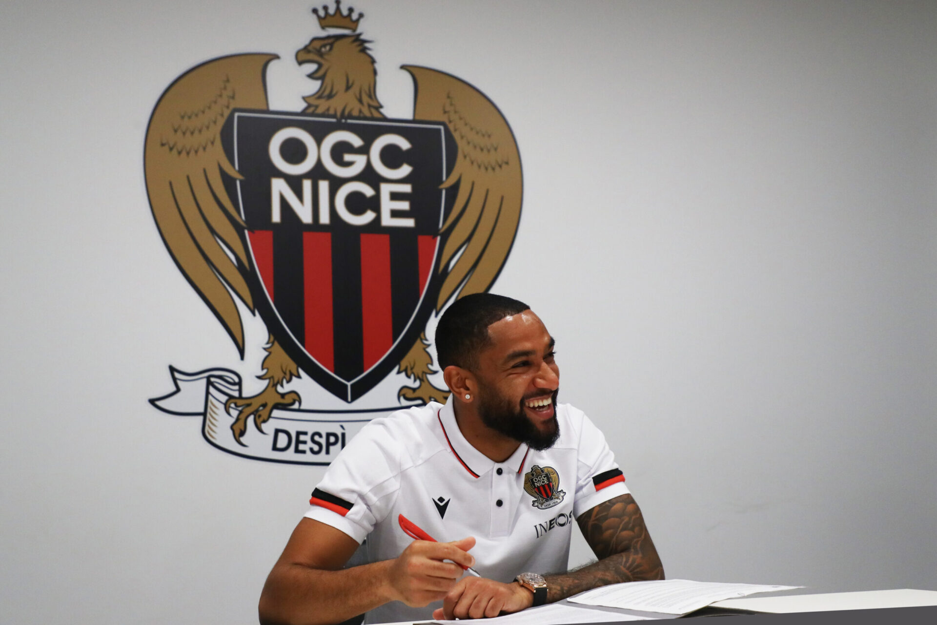Jordan Amavi a sign&eacute; un contrat en pr&ecirc;t avec option d'achat (iconsport)