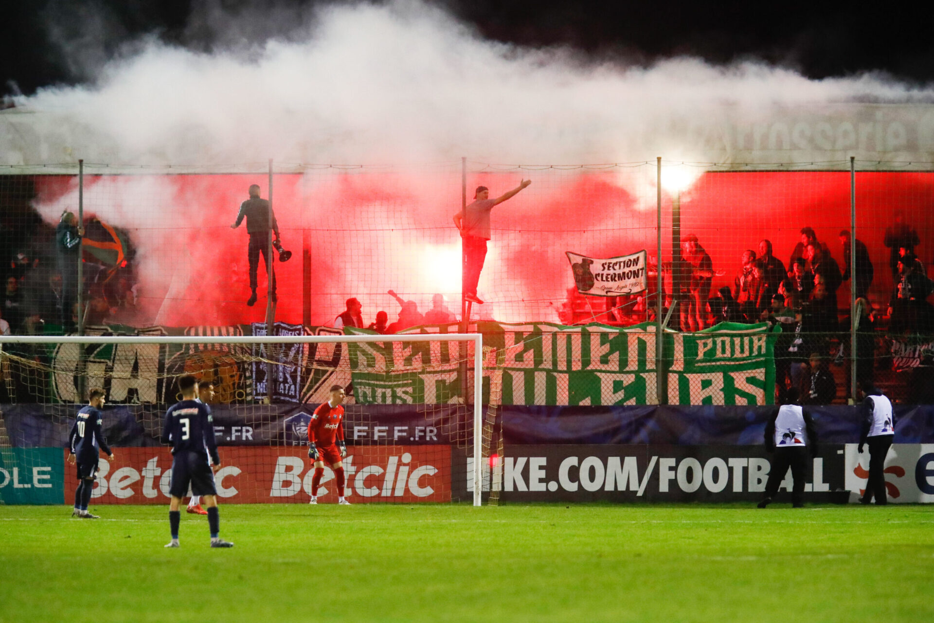 Le 2 janvier dernier, les supporters de l'ASSE avaient provoqu&eacute; l'interruption du match face &agrave; Jura Sud en Coupe de France (iconsport)