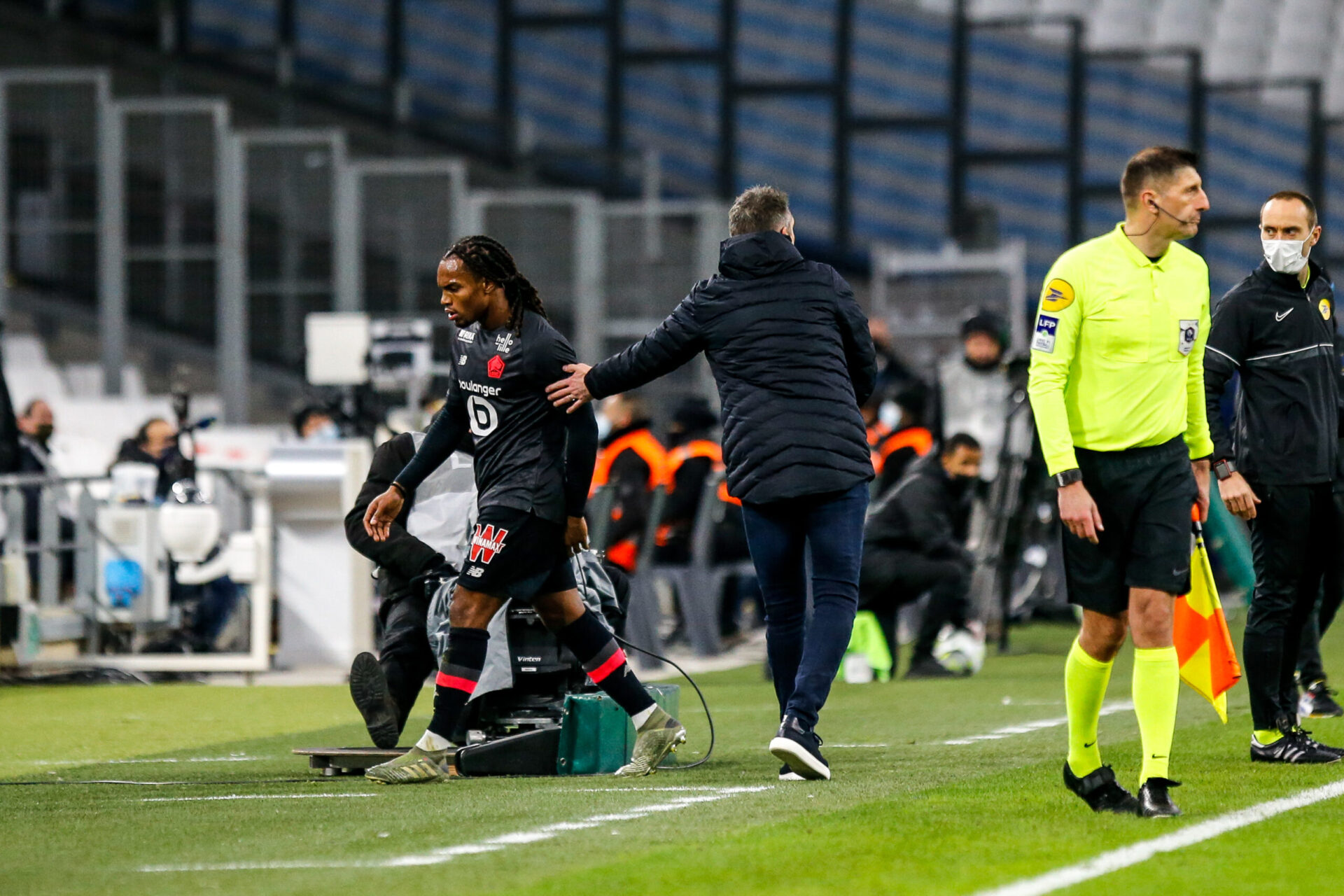 Renato Sanches, agac&eacute; lors de sa sortie de la pelouse du V&eacute;lodrome, face &agrave; Marseille. Icon Sport