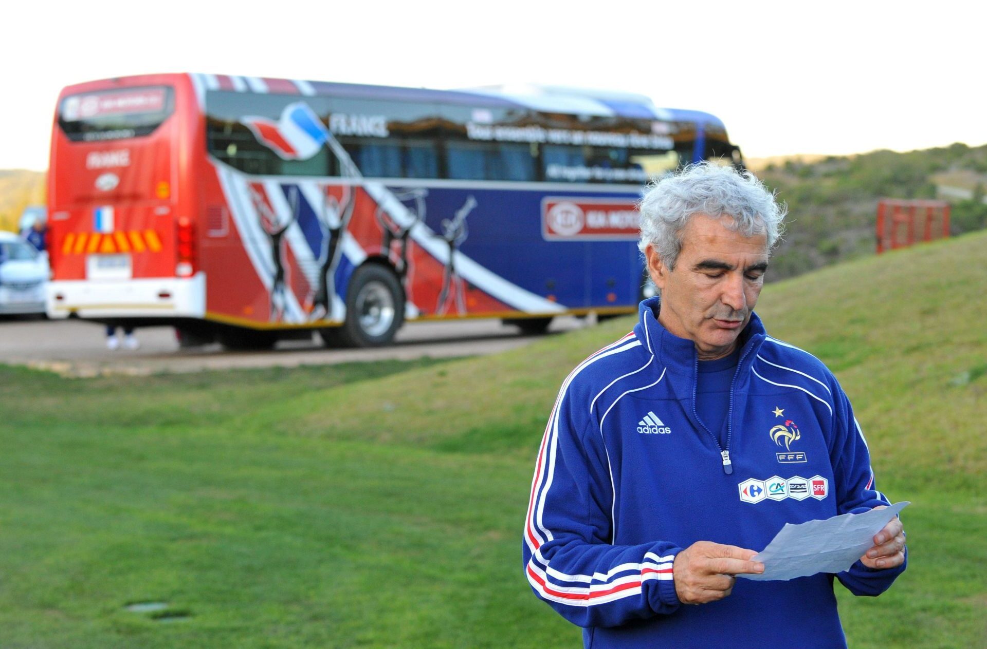 Quand les joueurs de l'équipe de France refusent de sortir du bus ( Icon Sport) Quand les joueurs de l'équipe de France refusent de sortir du bus ( Icon Sport)