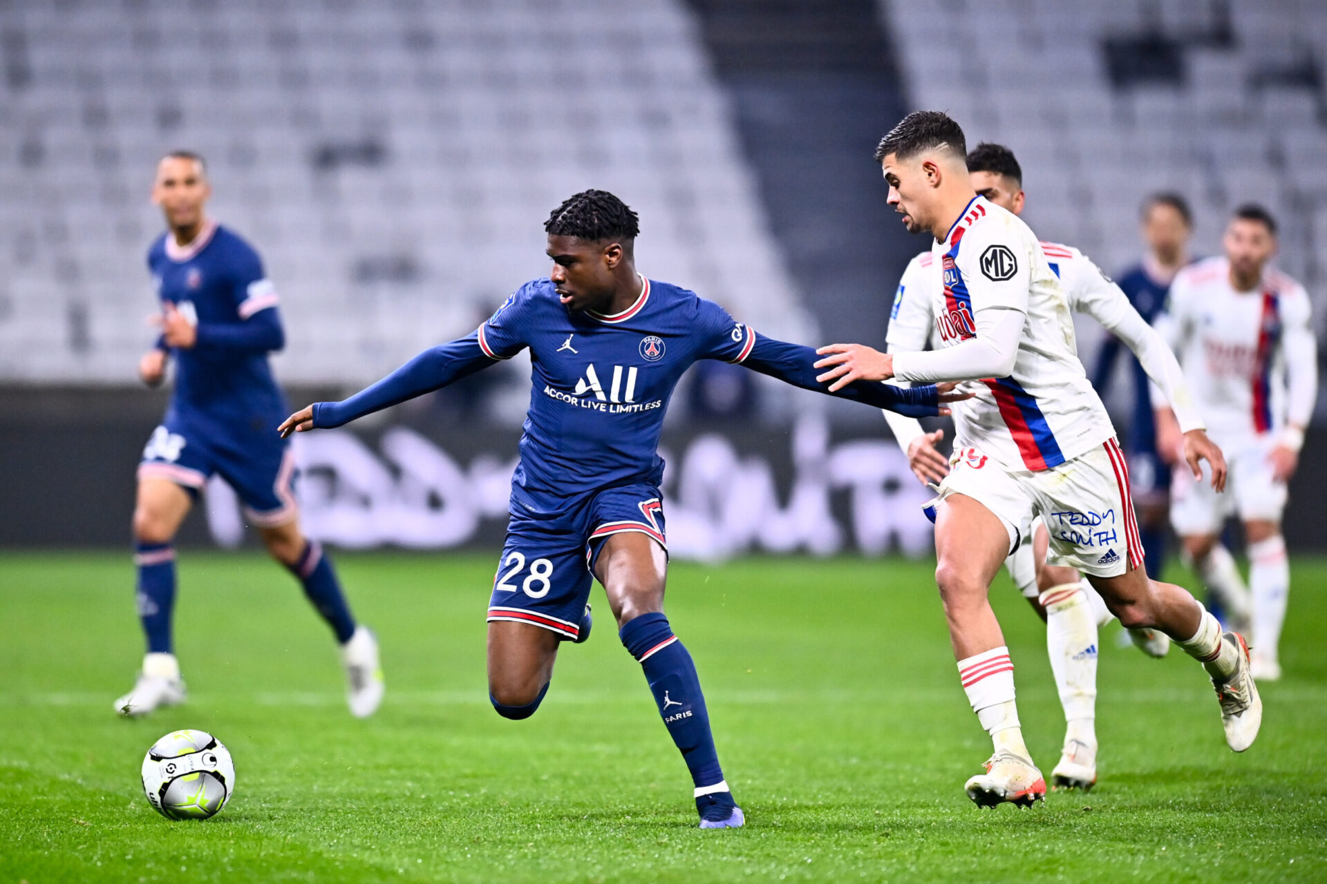 Apparu 12 fois avec le PSG cette saison, Dina-Ebimbe a refus&eacute; de prolonger avec le club (iconsport)