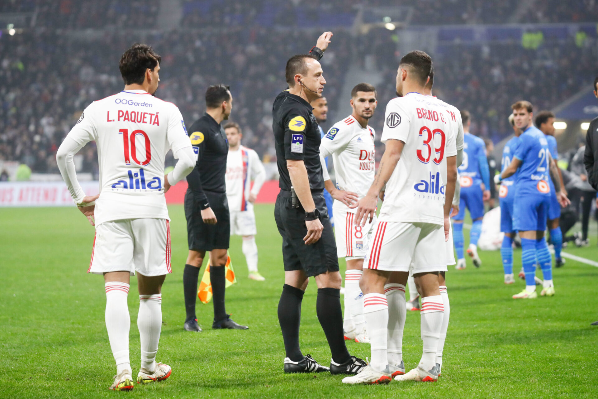 Lucas Paqueta et Bruno Guimaraes, pr&eacute;sents en novembre, ne seront pas pr&eacute;sents au Groupama Stadium pour cet OL-OM. Icon Sport