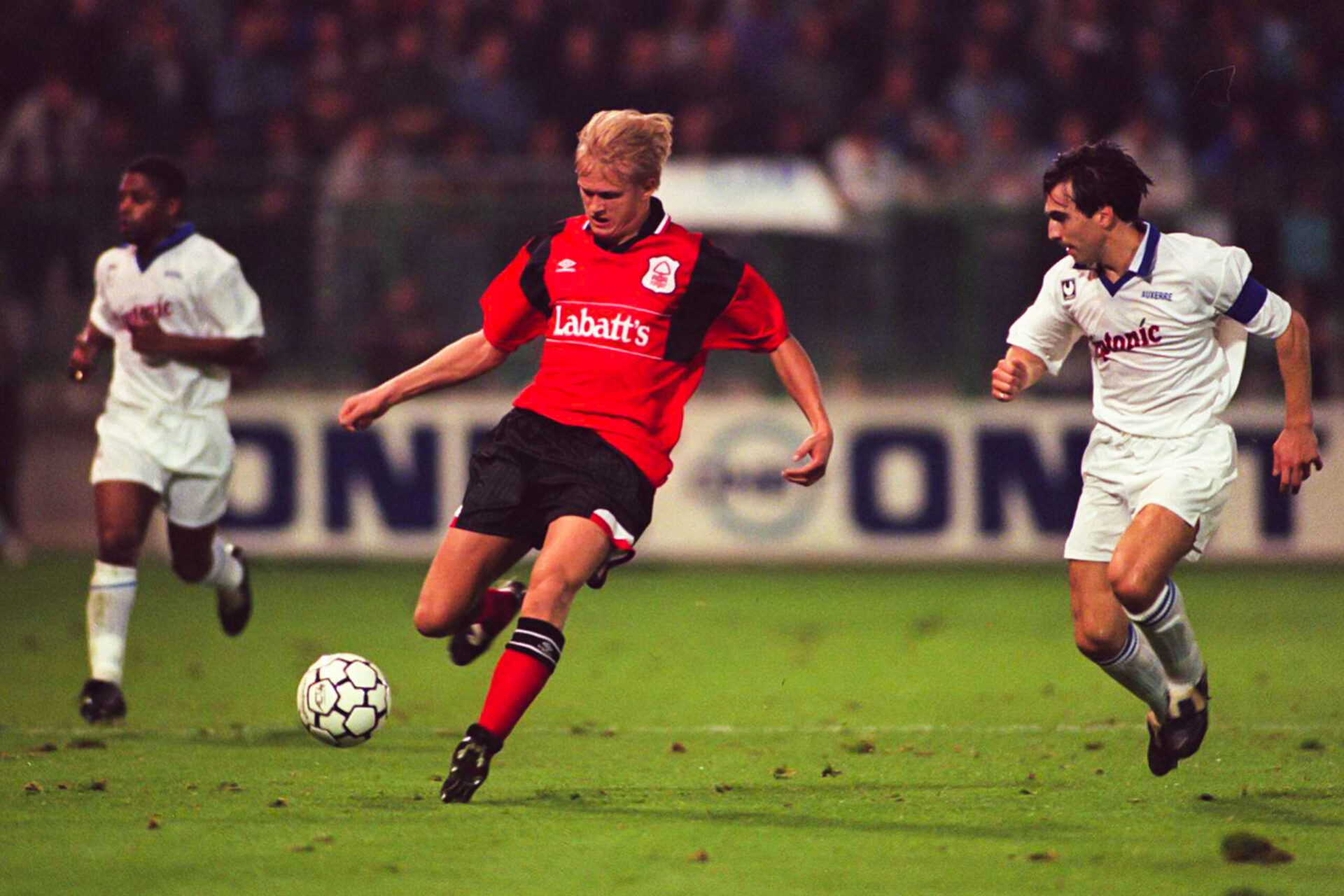 Alf-Inge Haaland face &agrave; Corentin Martins d'Auxerre en 1995 / PA Images / Icon Sport