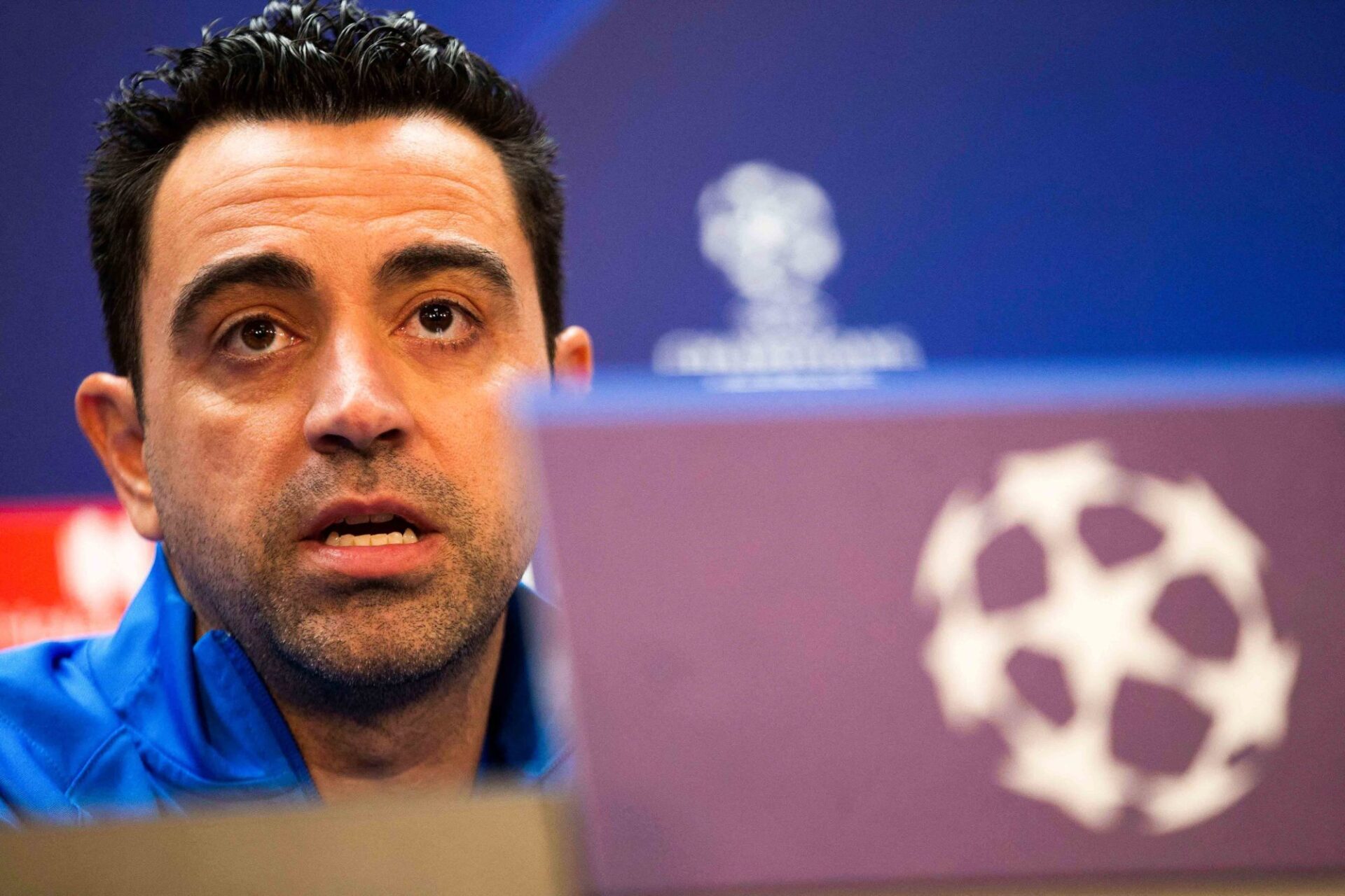 Xavi en conf&eacute;rence de presse / Icon sport
