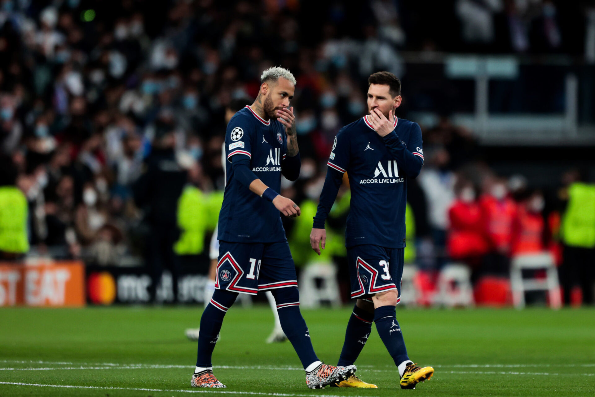 Neymar et Leo Messi, lors de la rencontre de Ligue des champions entre le Real Madrid et le PSG. Icon Sport