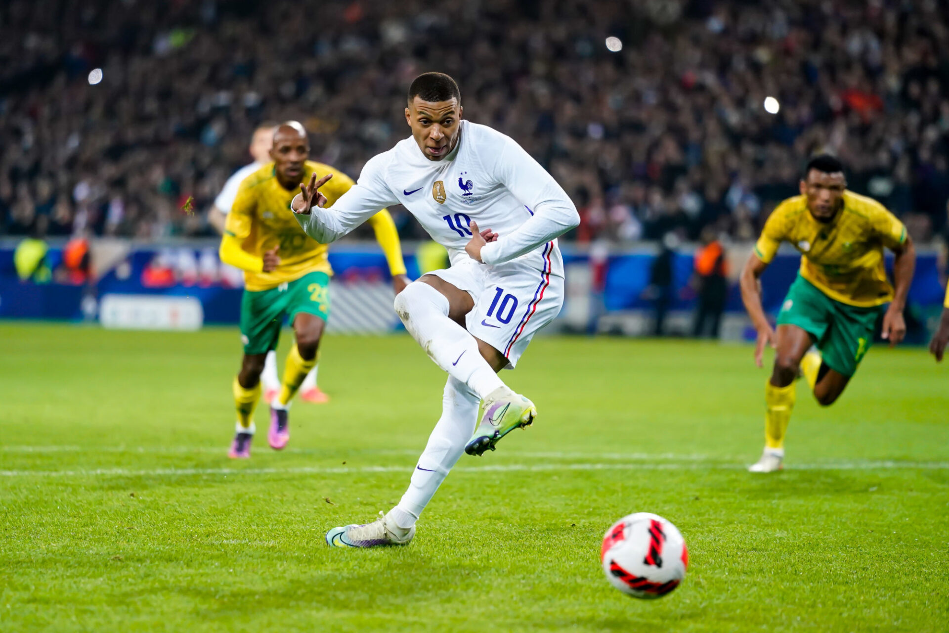 Olivier Giroud inscrit son 48&egrave;me but en &eacute;quipe de France, soit 3 de moins que Thierry Henry (iconsport)