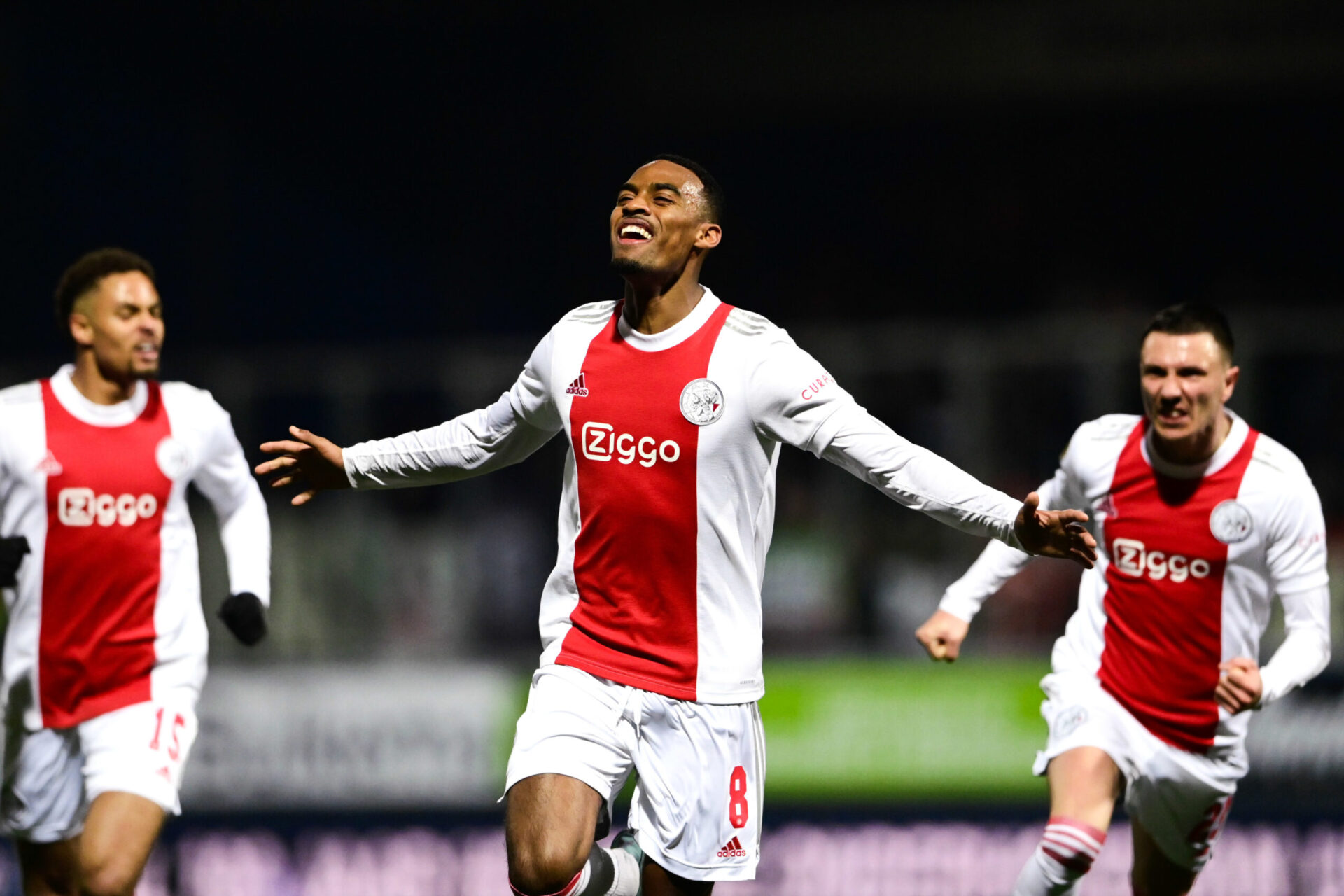 Ryan Gravenberch (au centre), l'un des milieux de terrain de l'Ajax Amsterdam / Icon sport