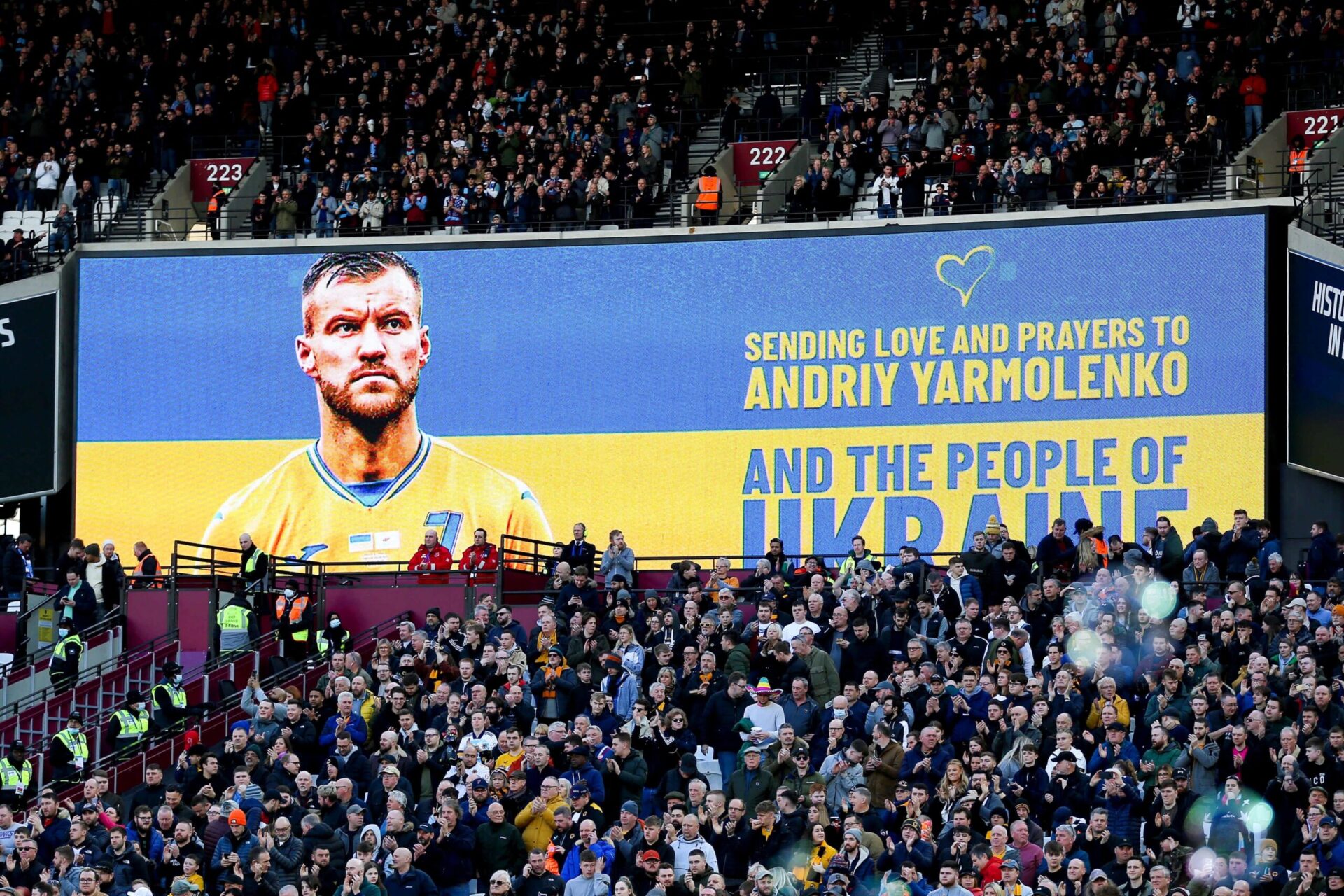 Le London Stadium avait rendu un vibrant hommage à son joueur, Andrey Yarmolenko, ains qu'à tous les Ukrainiens. Icon Sport Le London Stadium avait rendu un vibrant hommage à son joueur, Andrey Yarmolenko, ains qu'à tous les Ukrainiens. Icon Sport
