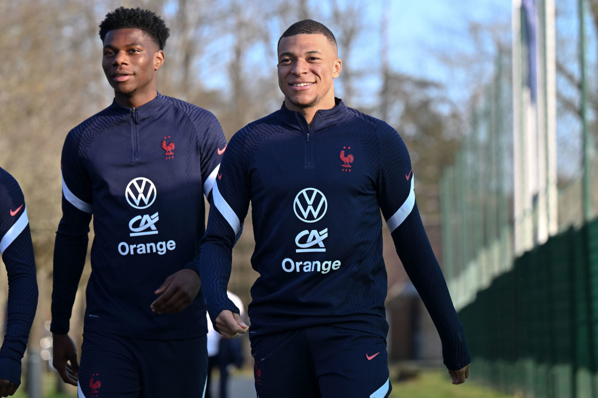 Aur&eacute;lien Tchouam&eacute;ni (Monaco) et Kylian Mbapp&eacute; (PSG) sous le m&ecirc;me maillot au Real Madrid ? (iconsport)