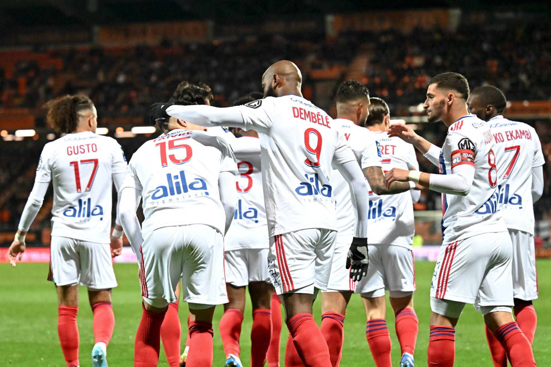 Non à la guerre mais une belle bataille en perspective entre Lorient et l'OL (iconsport) Non à la guerre mais une belle bataille en perspective entre Lorient et l'OL (iconsport)