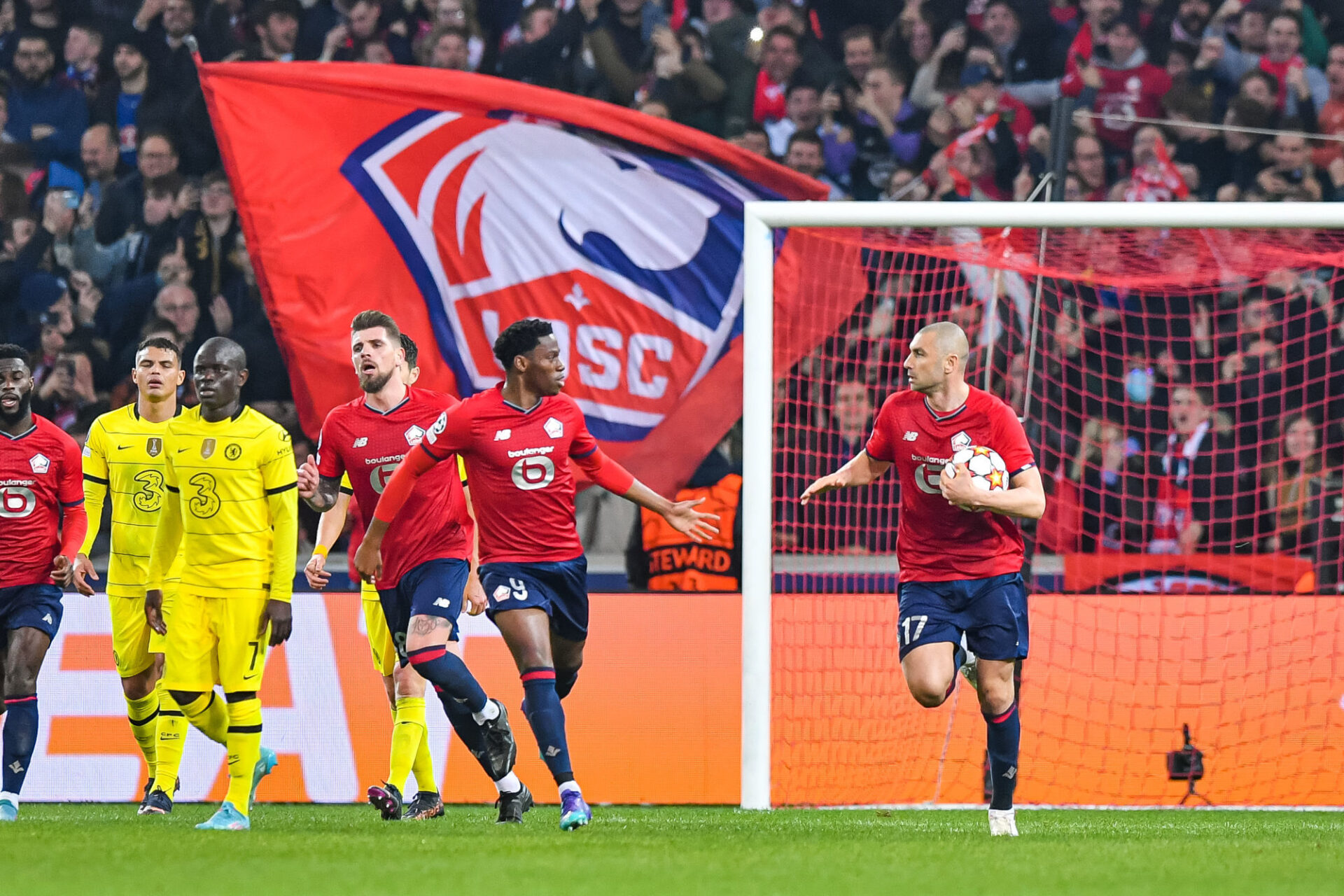 Burak Yilmaz ouvre le score sur penalty pour Lille face à Chelsea (iconsport) Burak Yilmaz ouvre le score sur penalty pour Lille face à Chelsea (iconsport)
