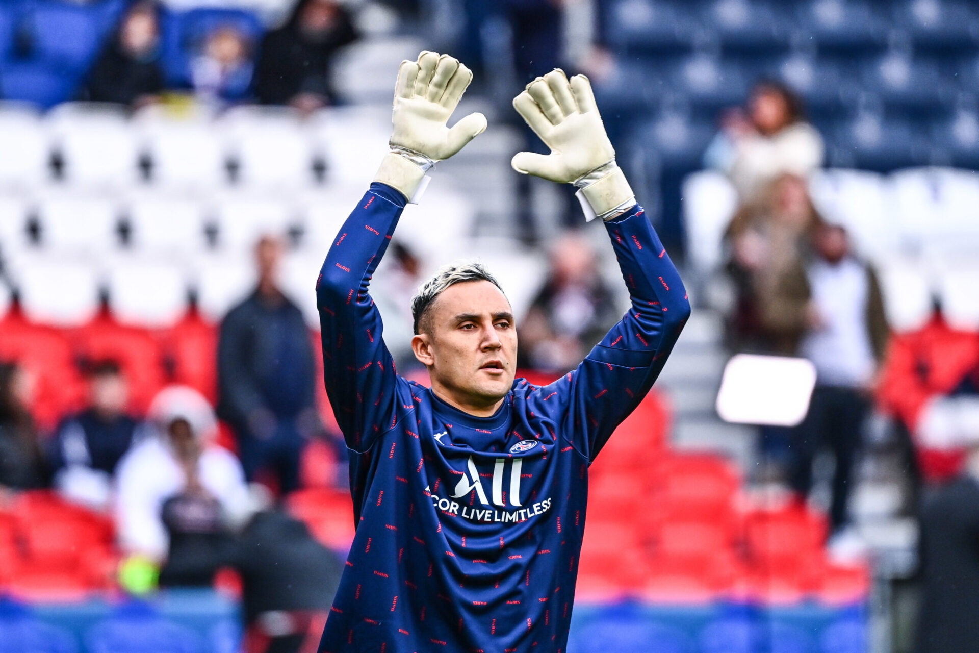 Keylor Navas &agrave; l'&eacute;chauffement avec le PSG/Icon Sport