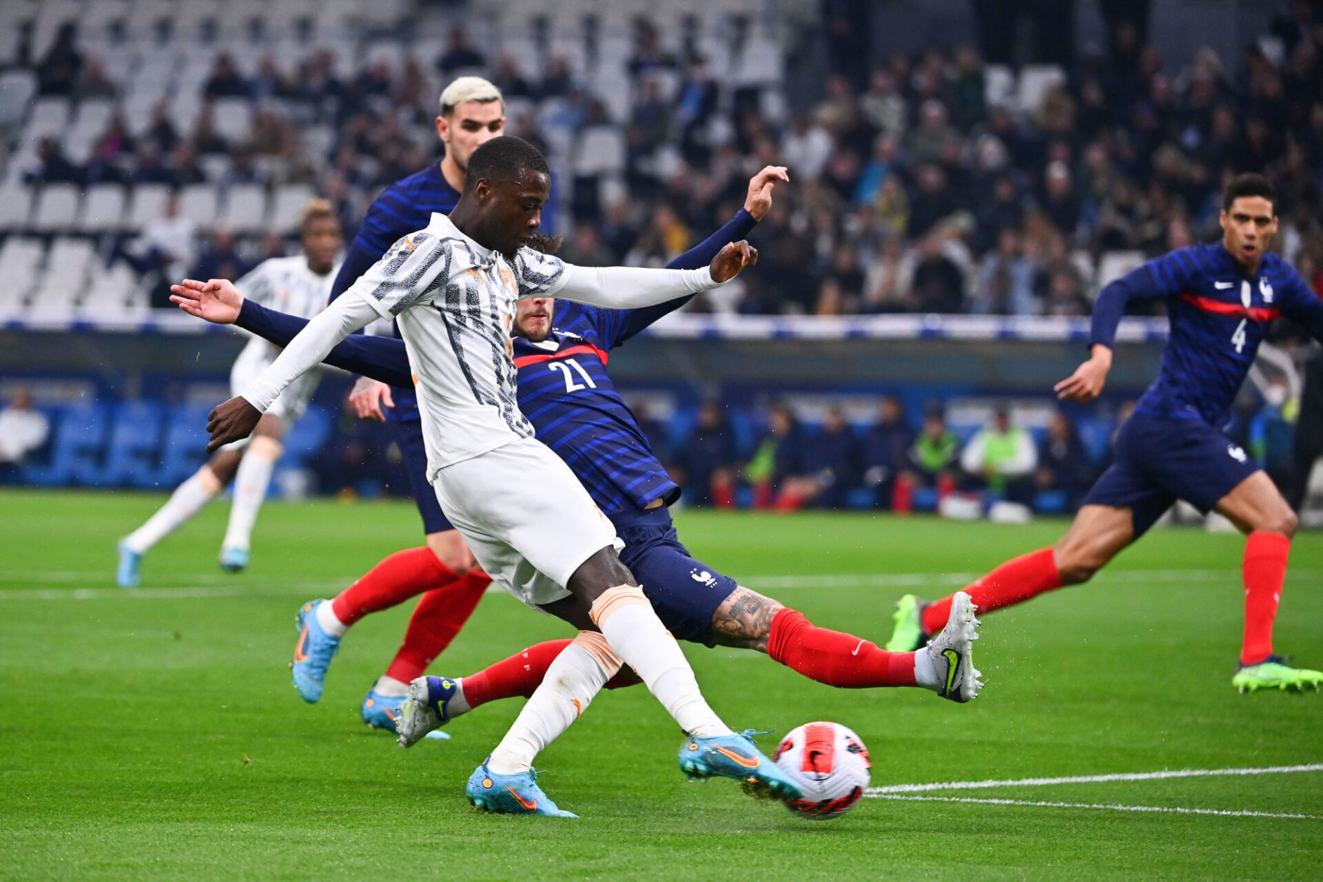 Nicolas P&eacute;p&eacute;, le joueur d'Arsenal, ouvre le score pour la C&ocirc;te d'Ivoire face &agrave; la France (iconsport)