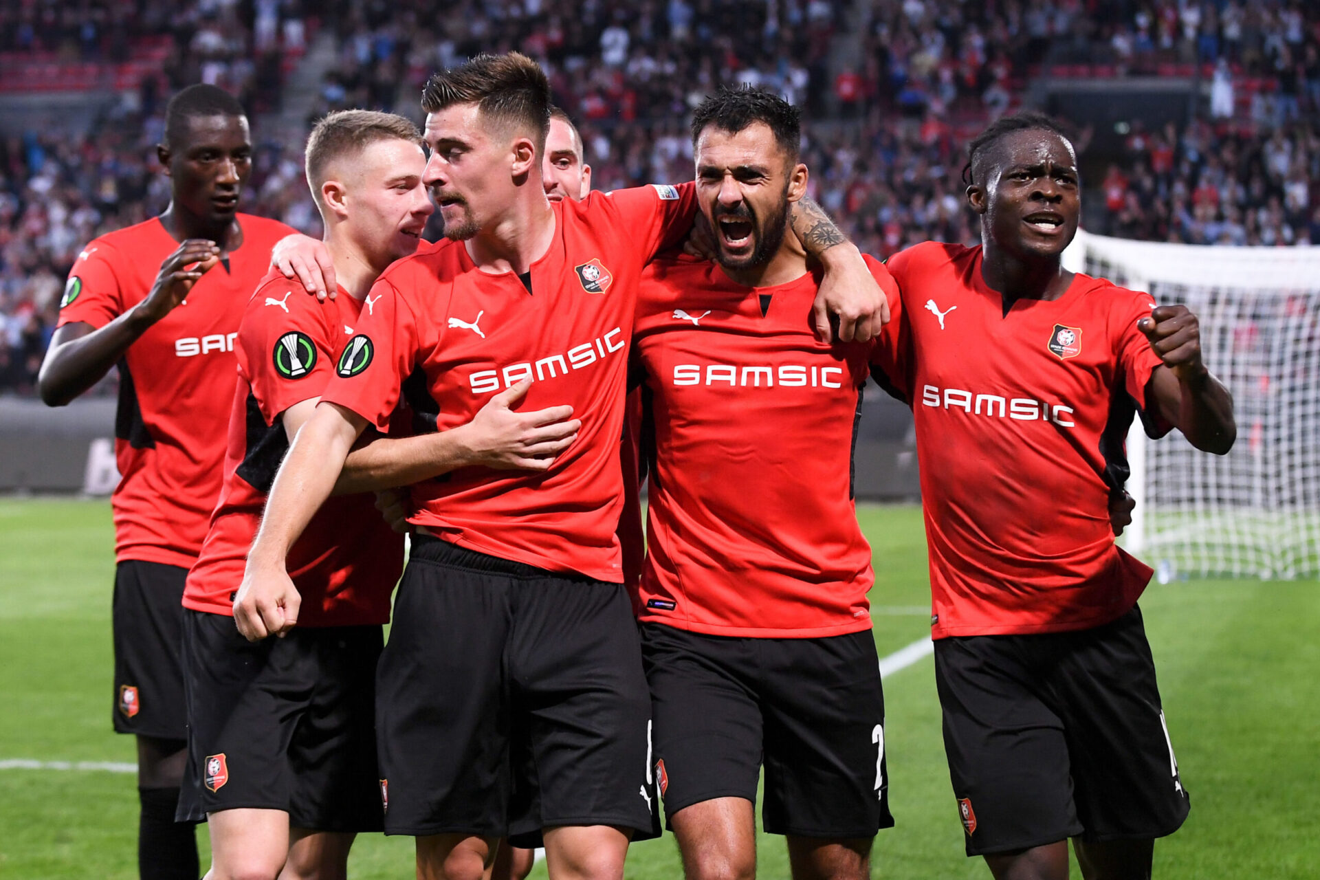 Les joueurs de Rennes c&eacute;l&egrave;brent leur but contre Tottenham, lors de la phase de groupes de Ligue Europa Conf&eacute;rence. Icon Sport