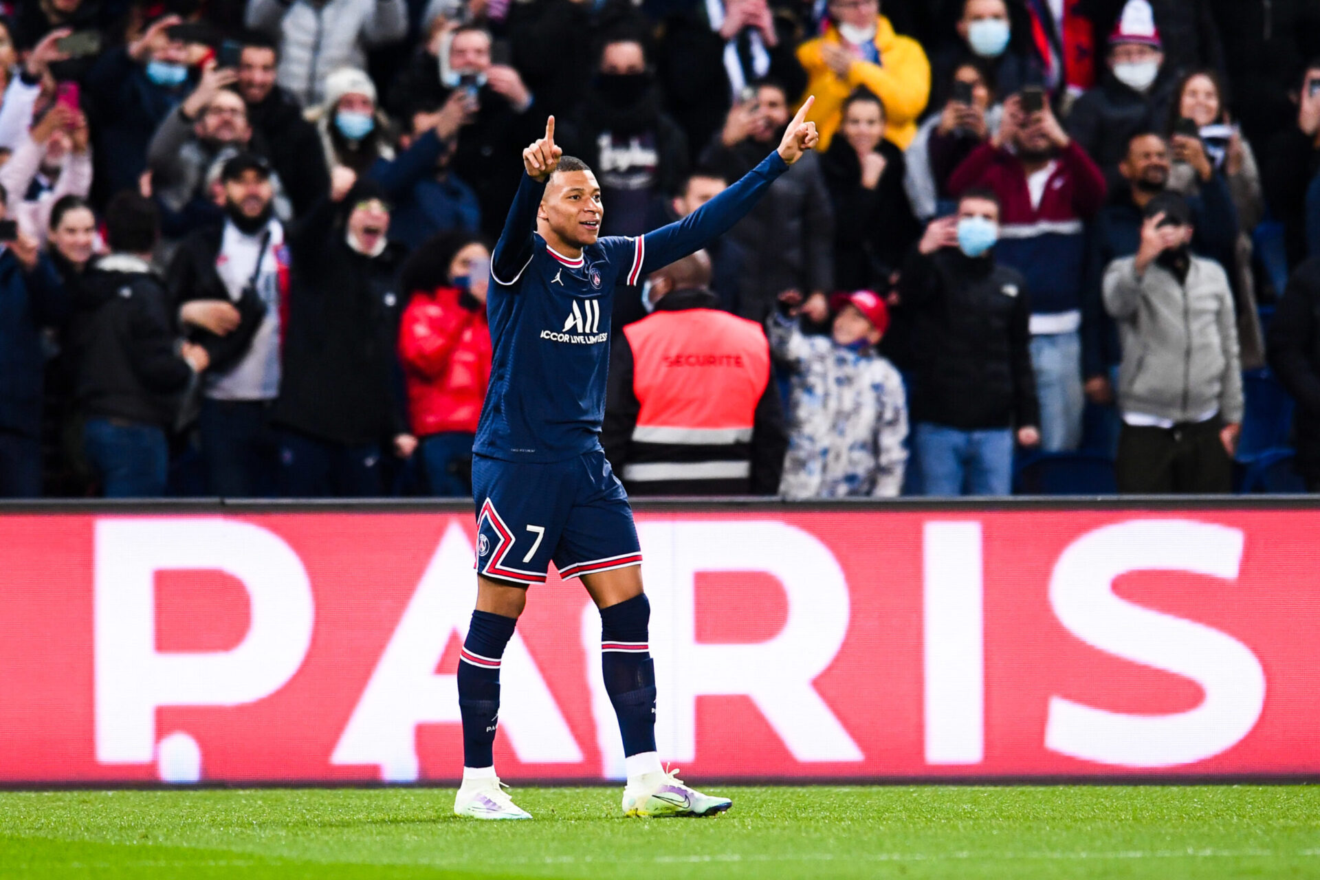Kylian Mbappé, c'est 14 buts et 10 passes décisives en 24 journées de Ligue 1 cette saison / Icon sport Kylian Mbappé, c'est 14 buts et 10 passes décisives en 24 journées de Ligue 1 cette saison / Icon sport