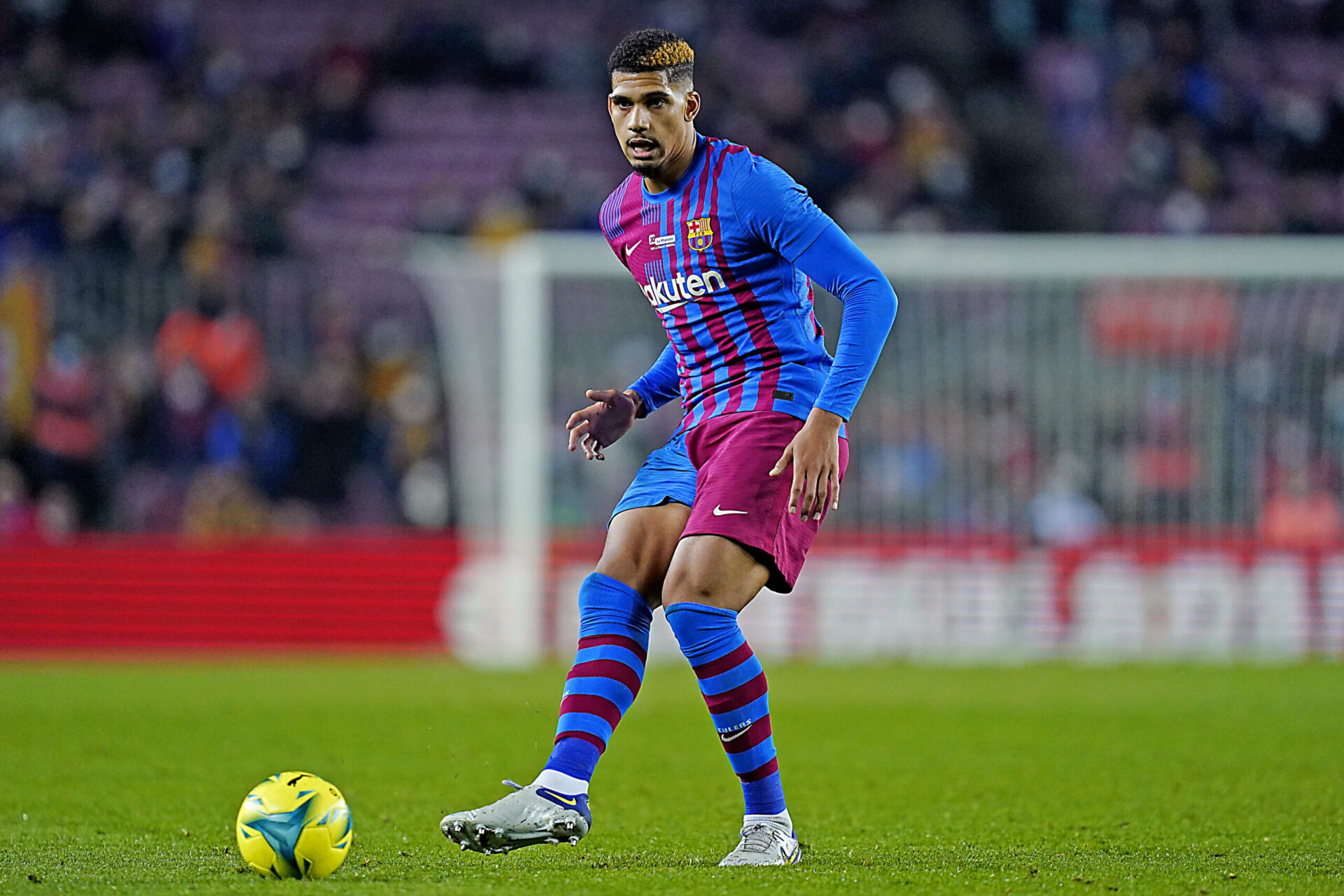 Ronald Araujo va disposer d'une clause lib&eacute;ratoire estim&eacute;e &agrave; 1 milliard d'euros. / Icon Sport