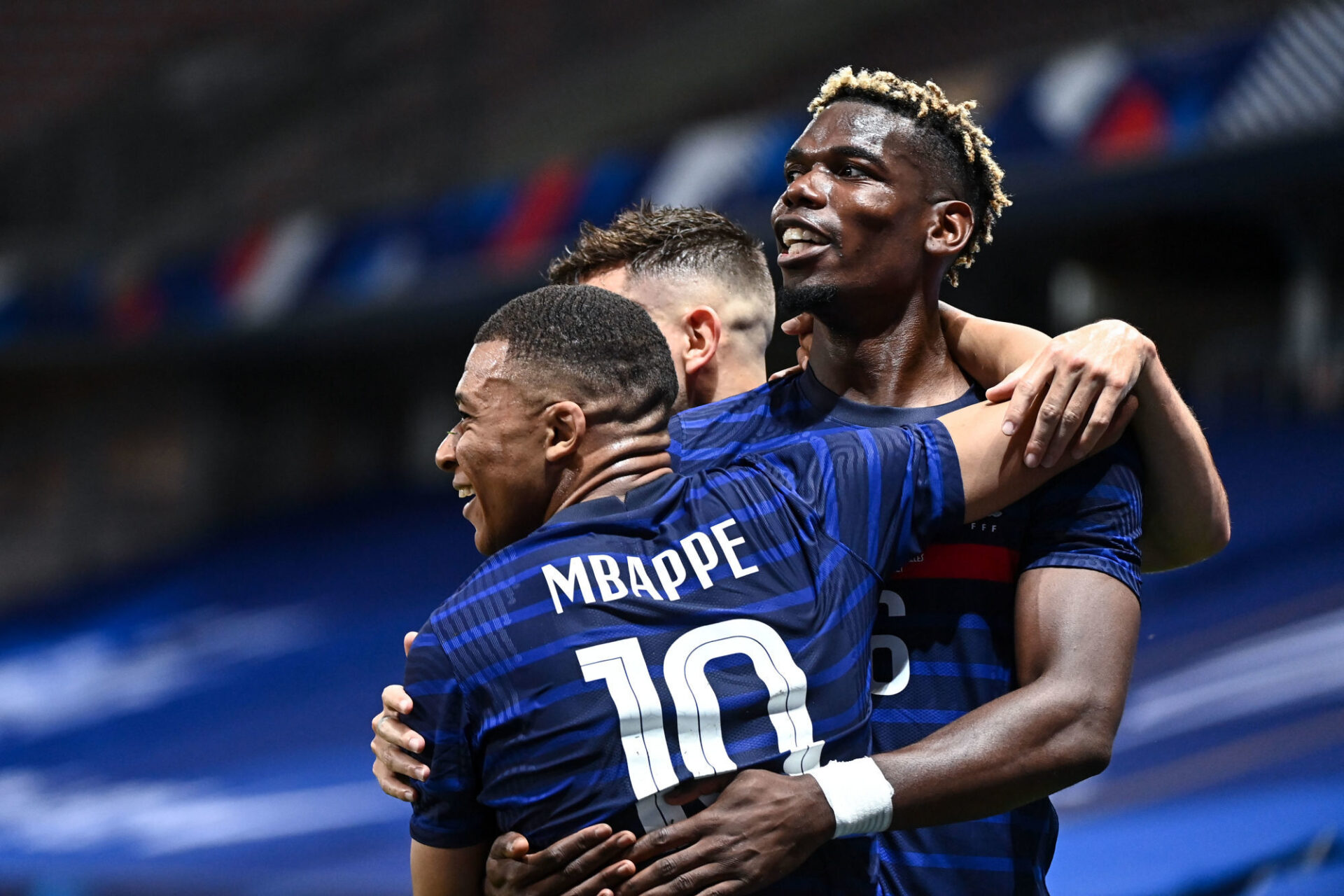 Paul Pogba et Kylian Mbapp&eacute; avec l'Equipe de France. (Icon Sport)