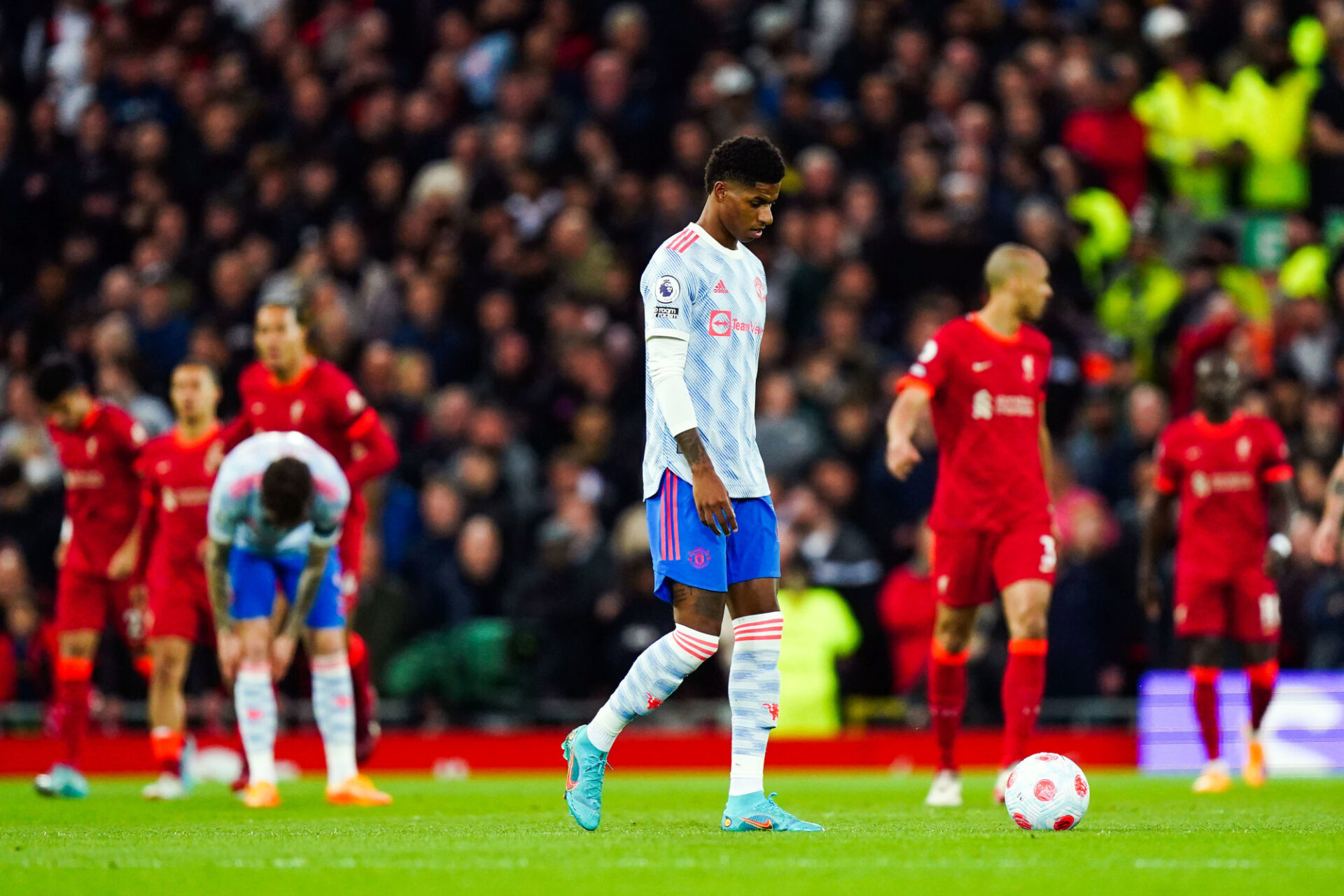 Manchester United a affich&eacute; un visage bien terne face &agrave; Liverpool. (Icon Sport)